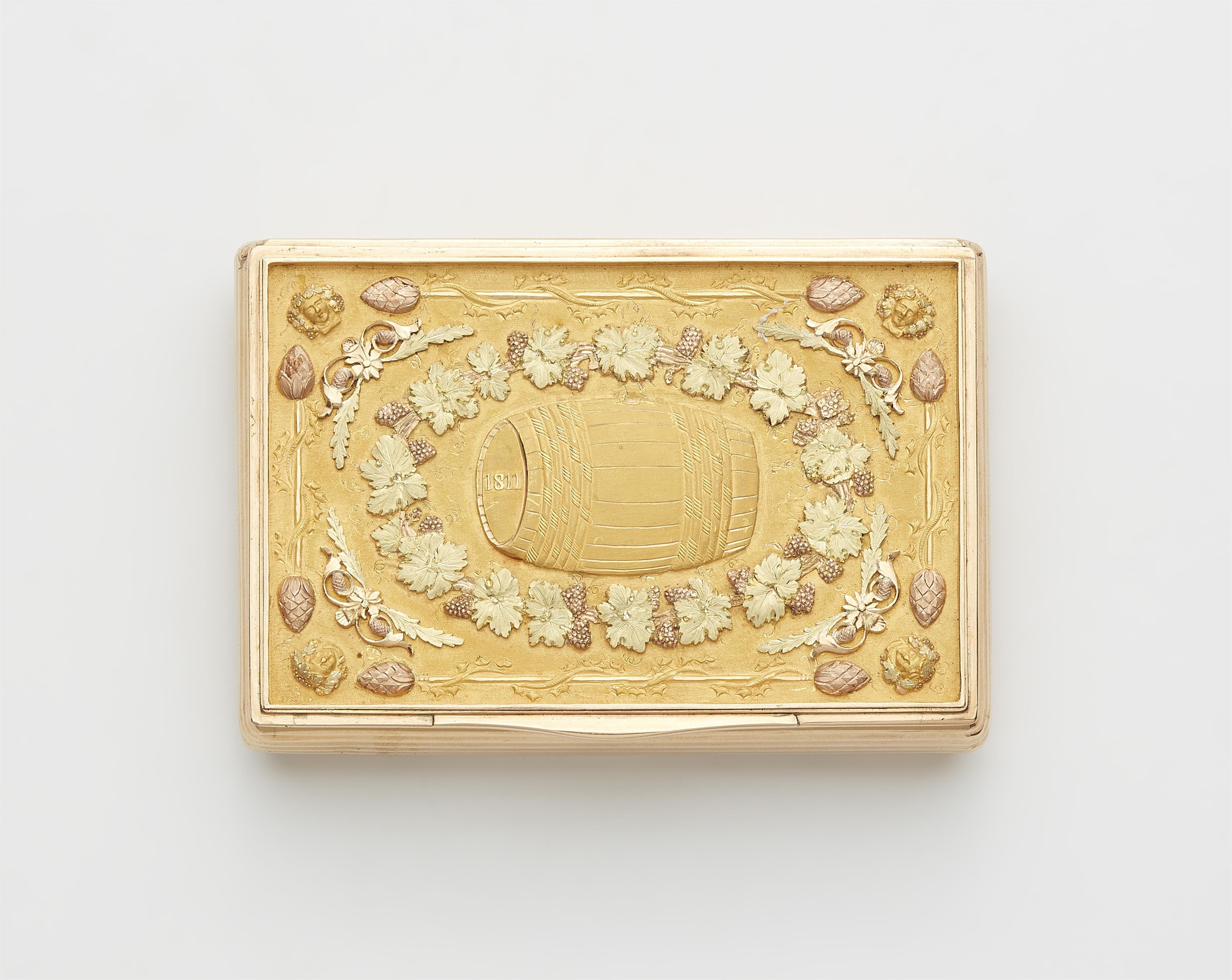 A 14k gold royal Bavarian presentation snuff box - image-2