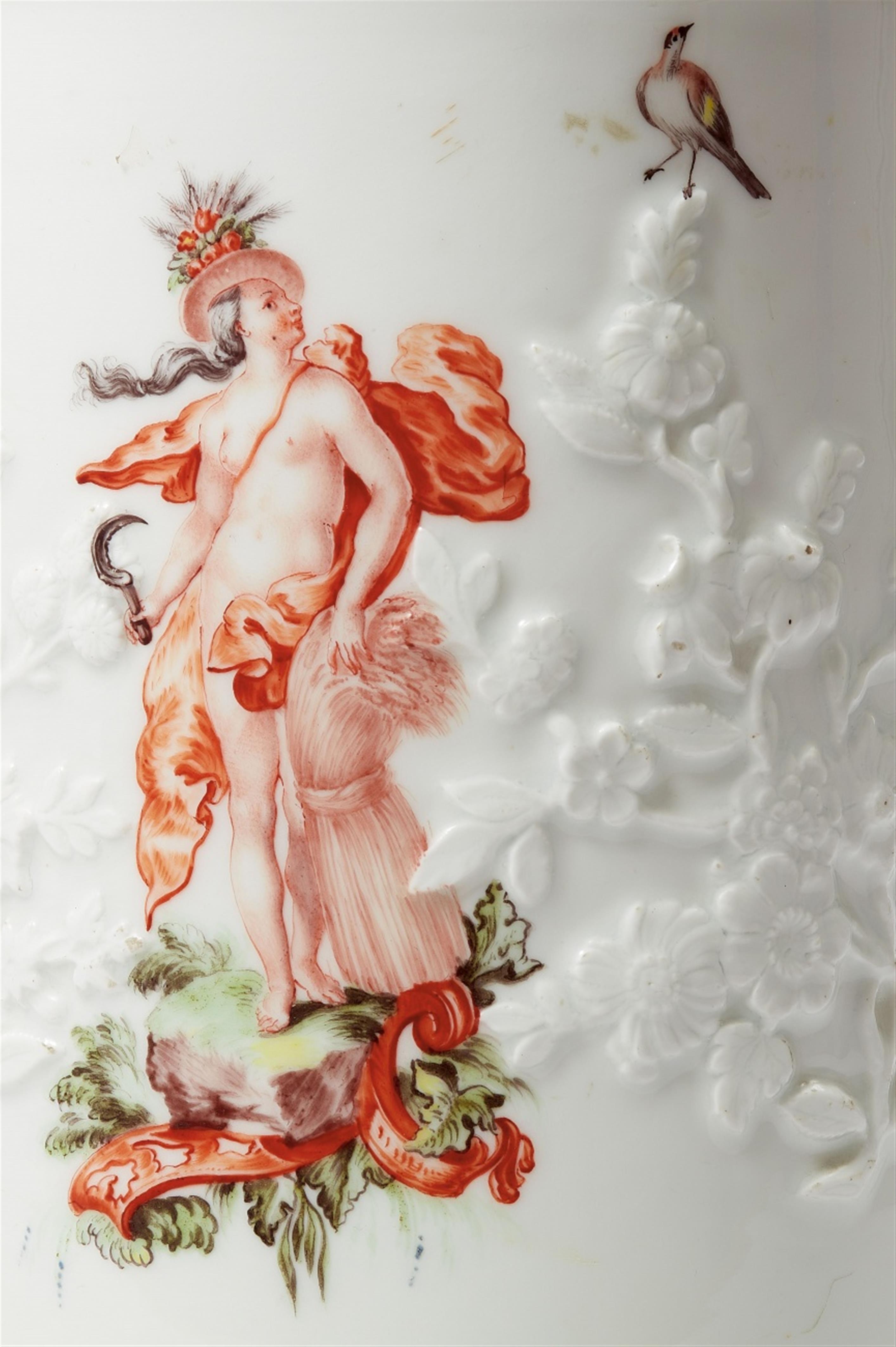 An important Meissen porcelain tankard with hausmaler decor - image-3