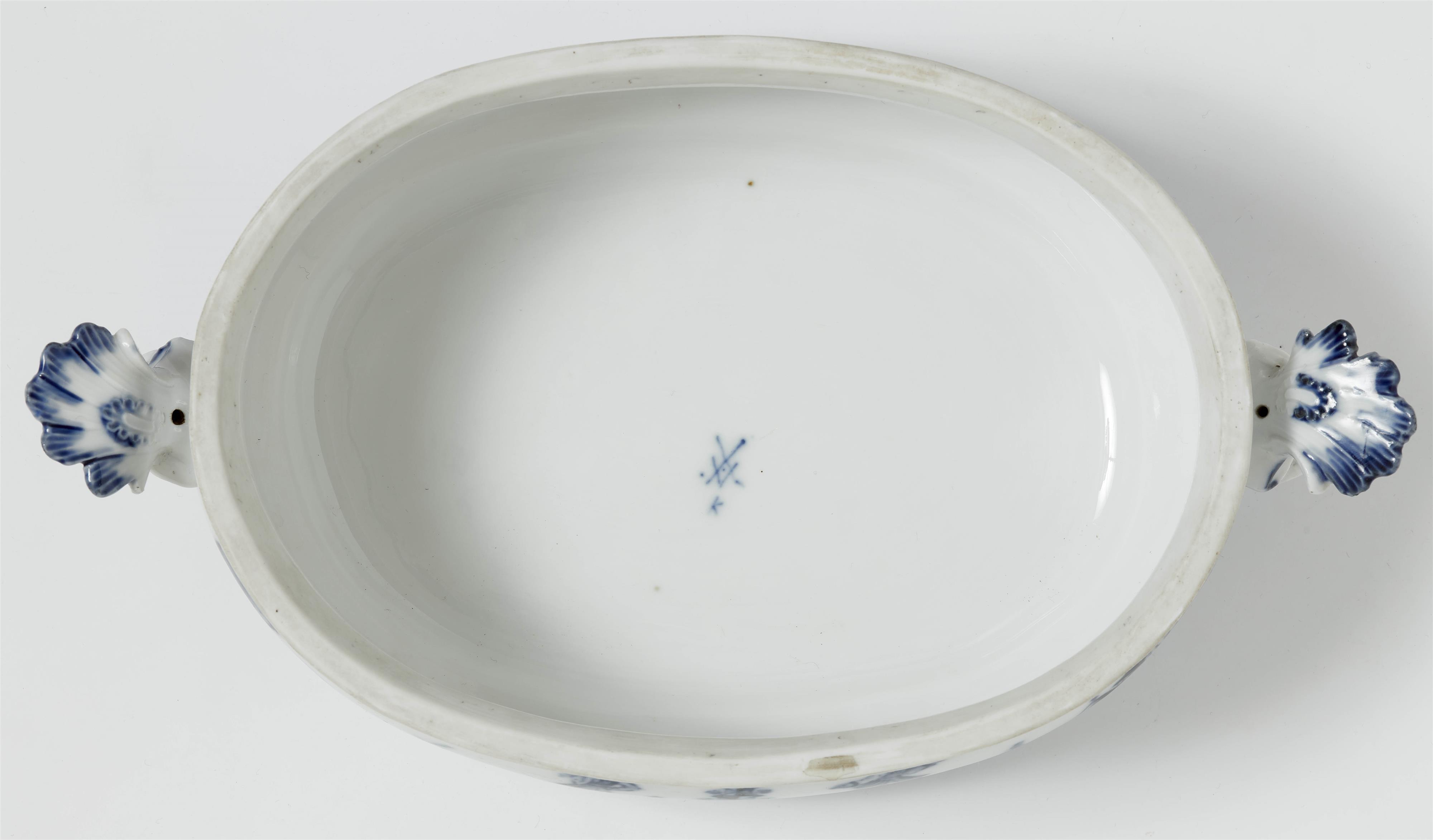Terrine mit seltenen unterglasurblauen Chinoiserien - image-4