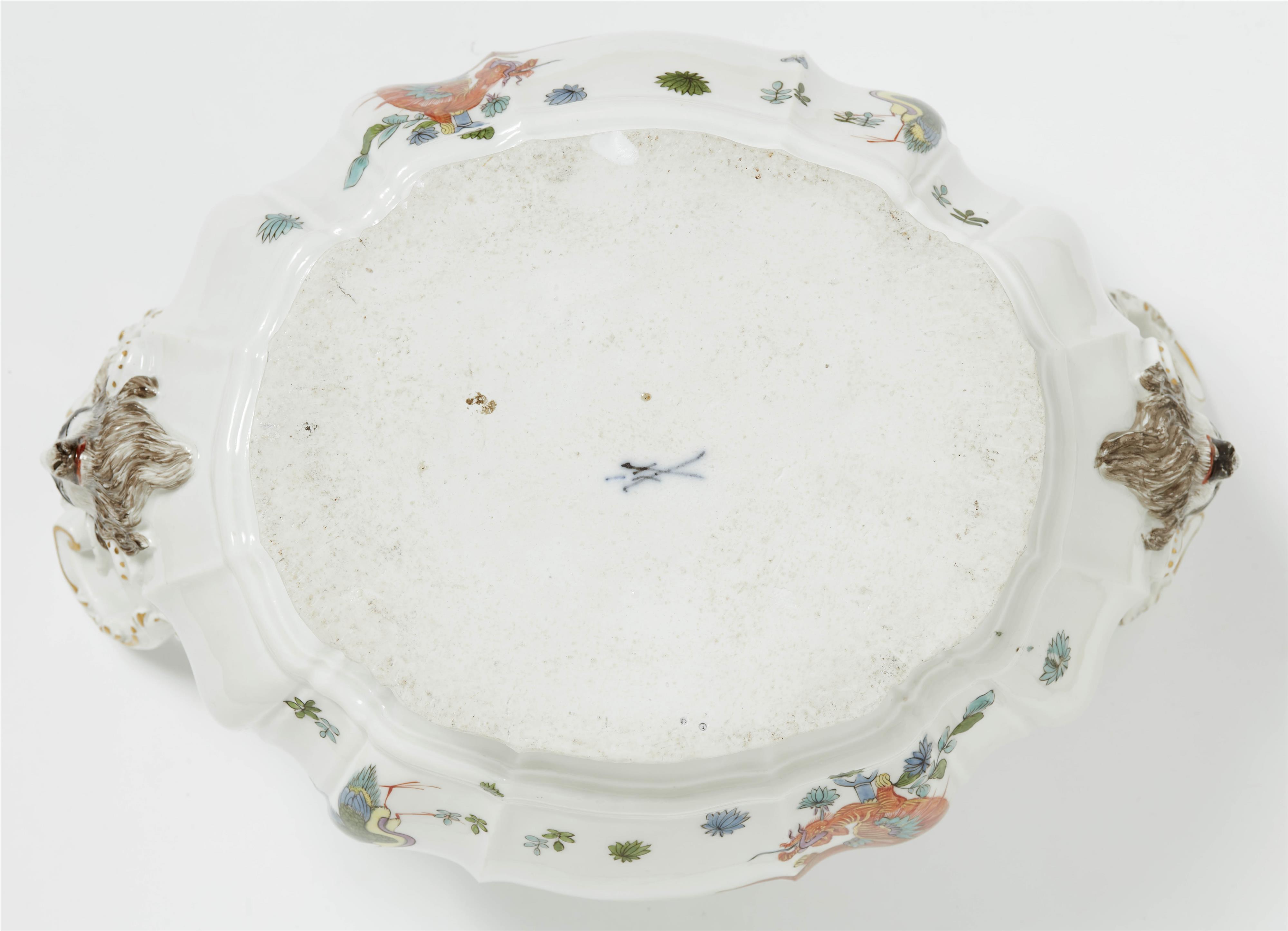 A Meissen porcelain tureen with rare Chinoiserie decor - image-2
