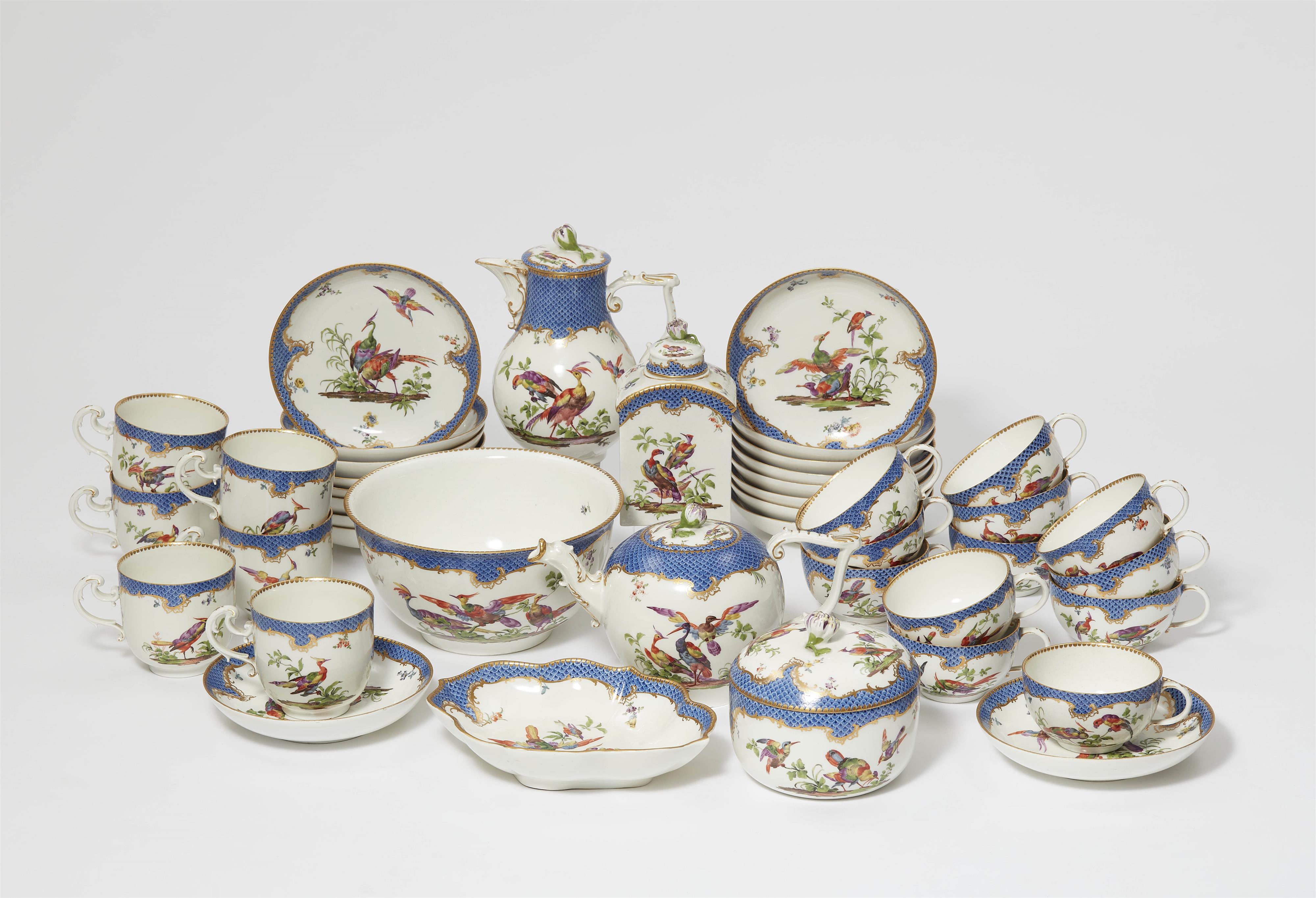 An extensive Meissen porcelain tea and coffee service with bird motifs - image-1