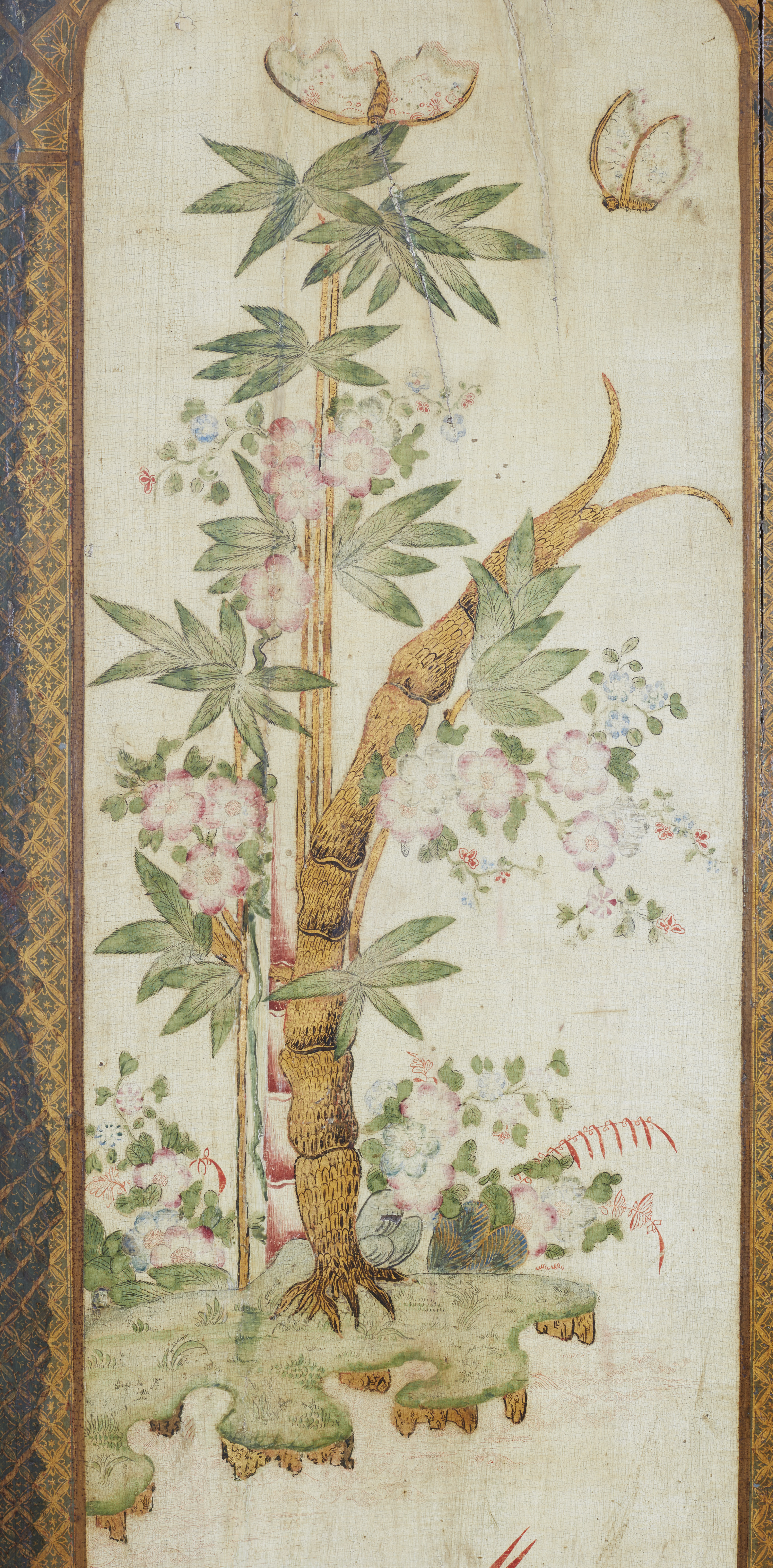 An important Chinoiserie painted cabinet - image-10