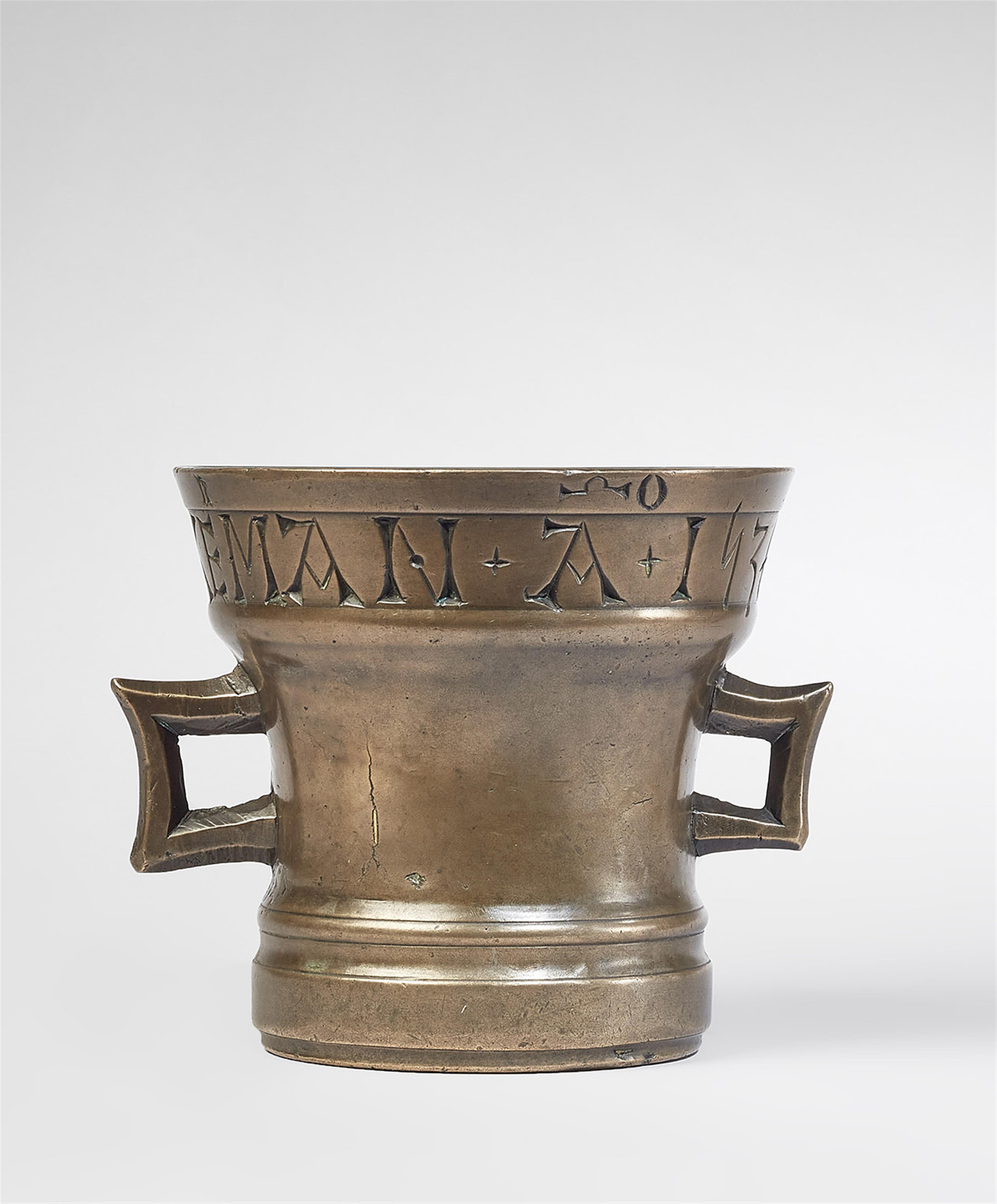 A rare Gothic two-handled mortar made for Willem Lurkeman - image-1