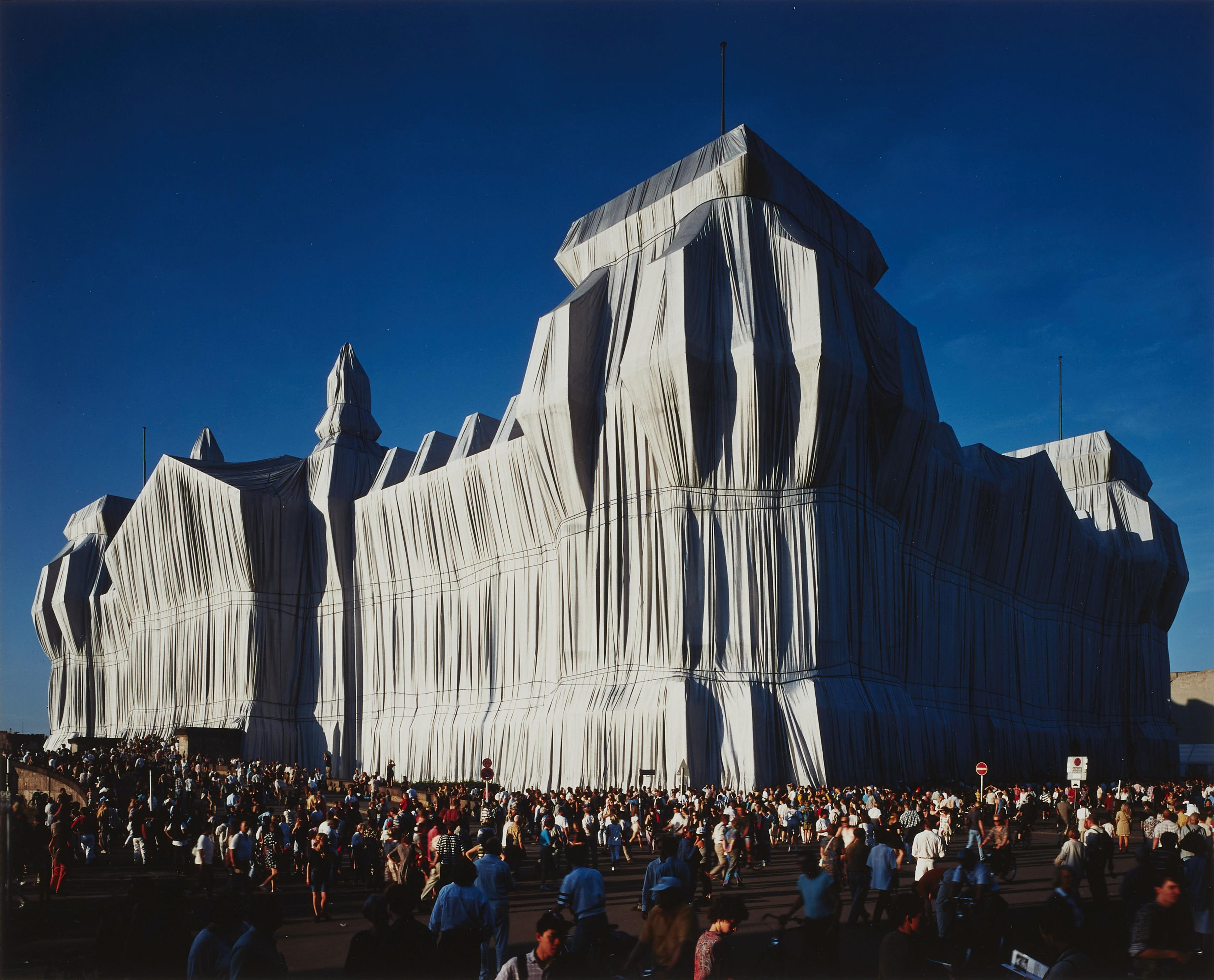 Christo & Jeanne Claude
Wolfgang Volz - Wrapped Reichstag Berlin - image-3