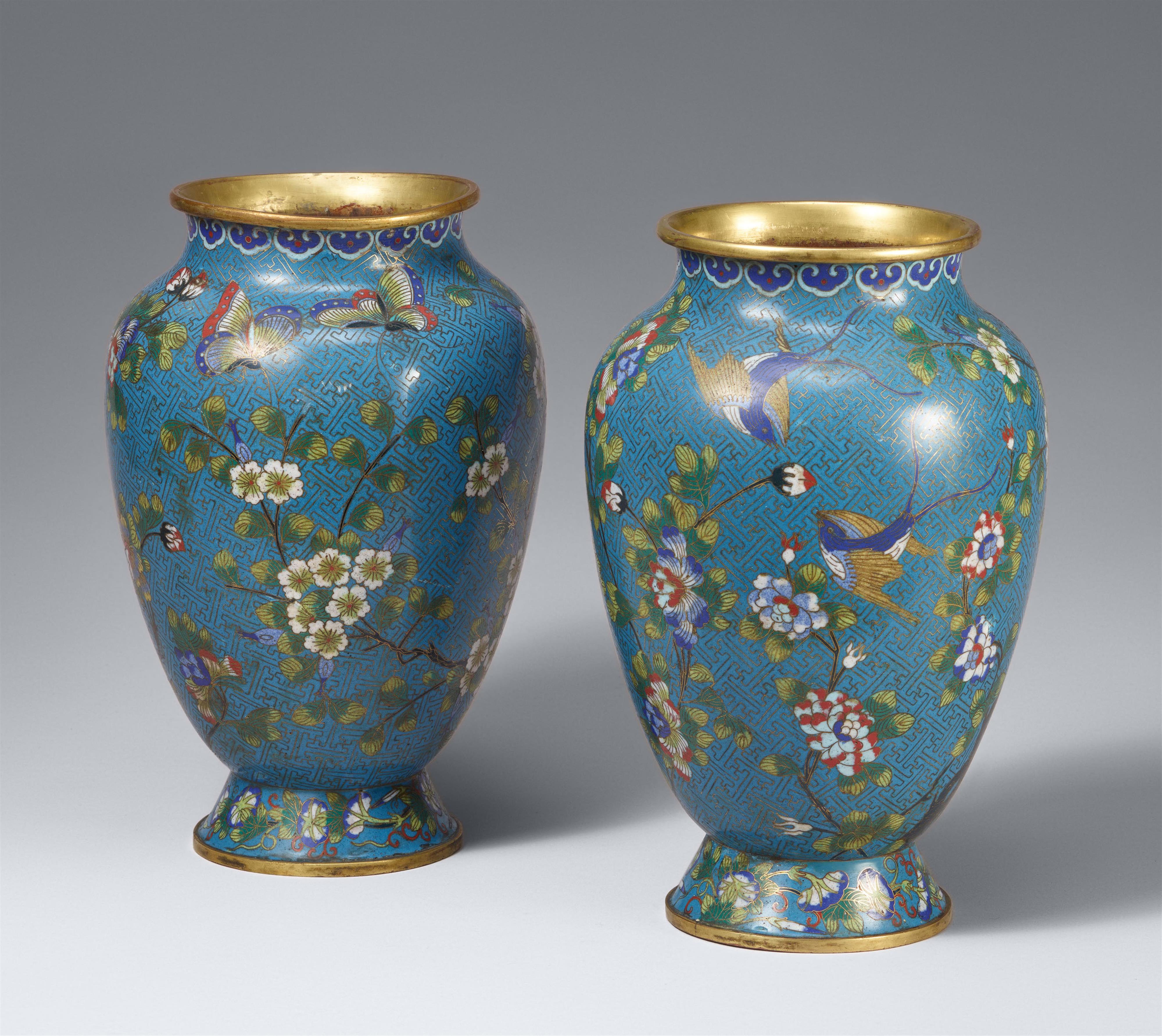 A pair of cloisonné enamel vases. 19th century - image-1