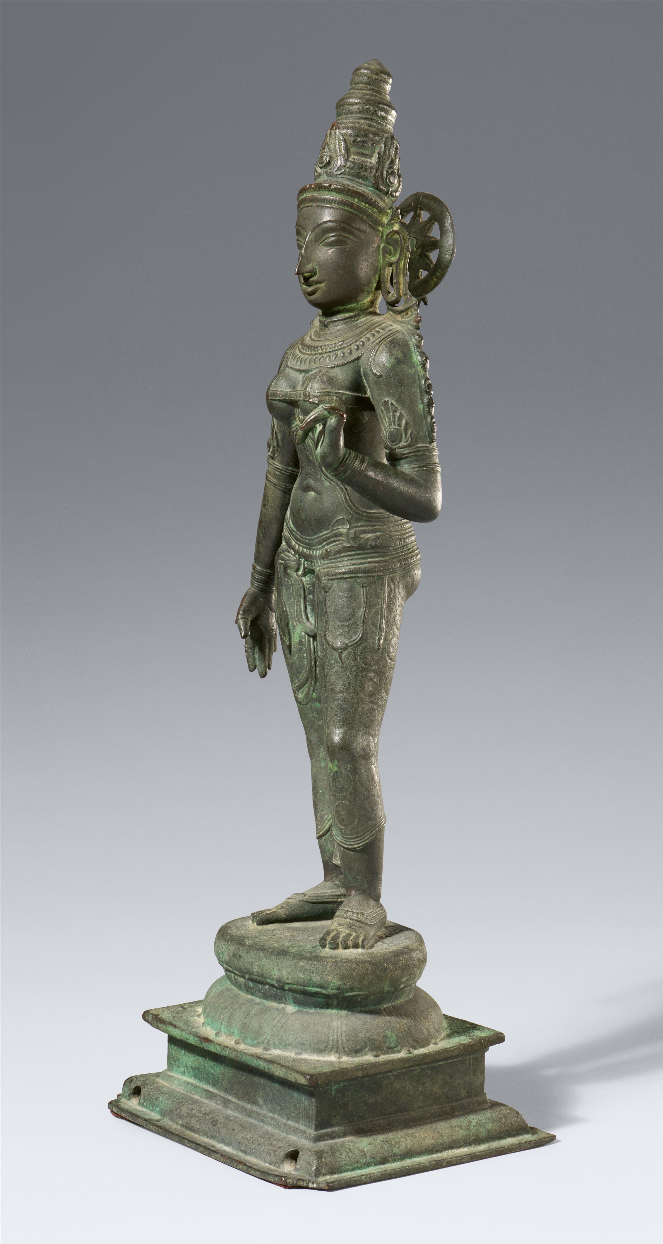 A fine bronze figure of Lakshmi (Shridevi). Southern India, Tamil Nadu. Vijayanagar period, ca. 15th century - image-2