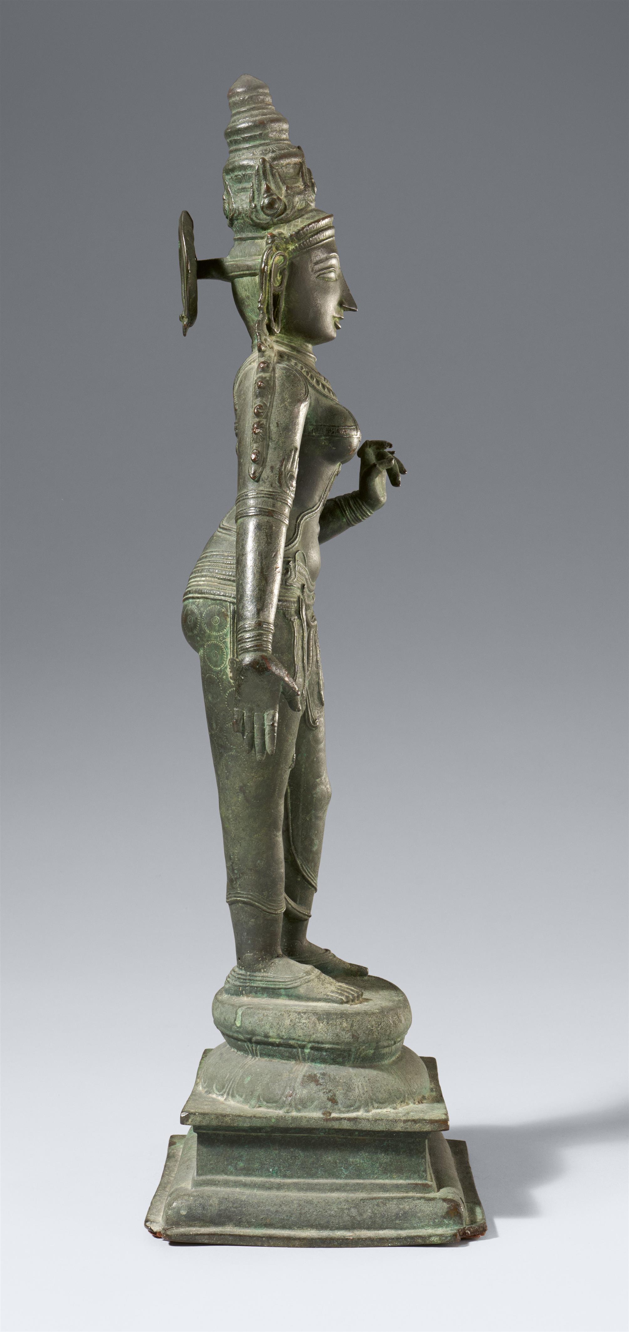 A fine bronze figure of Lakshmi (Shridevi). Southern India, Tamil Nadu. Vijayanagar period, ca. 15th century - image-4