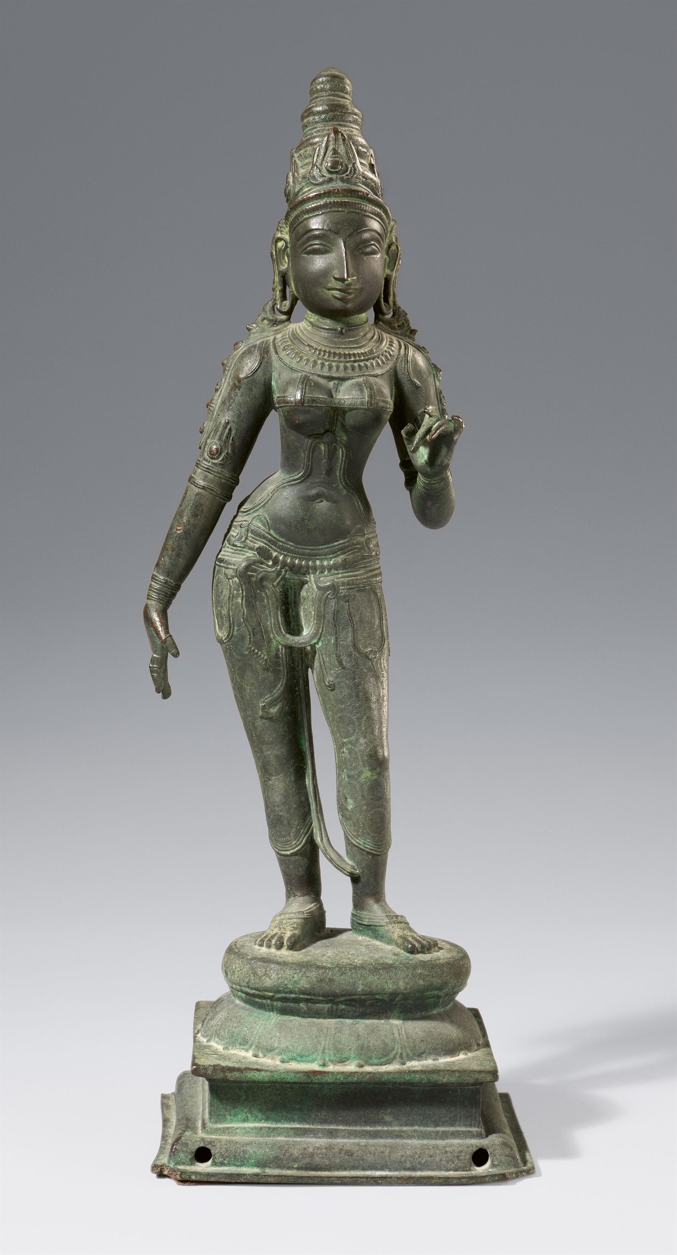A fine bronze figure of Lakshmi (Shridevi). Southern India, Tamil Nadu. Vijayanagar period, ca. 15th century - image-1