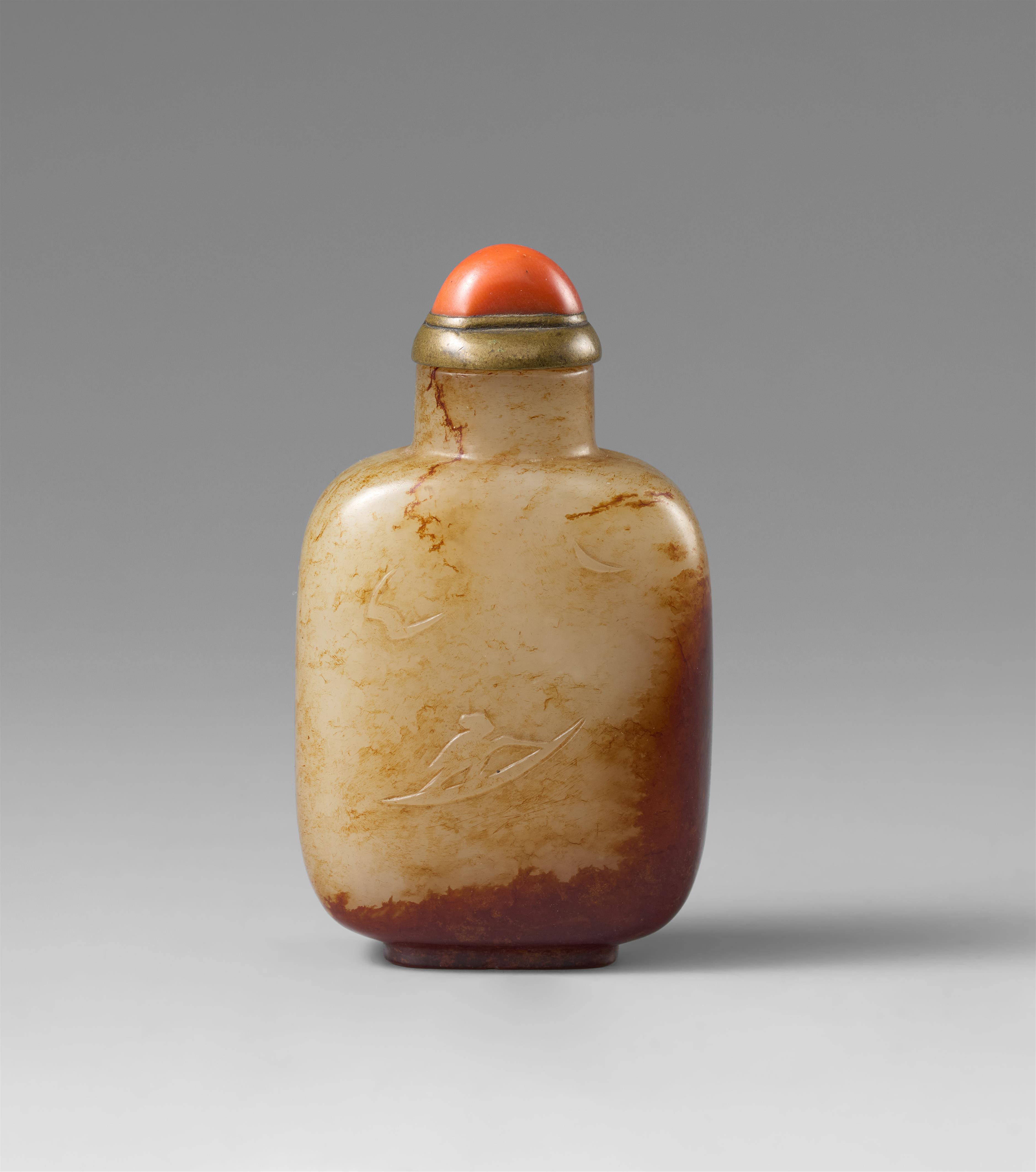A beige-coloured jade snuff bottle. 19th/20th century - image-2