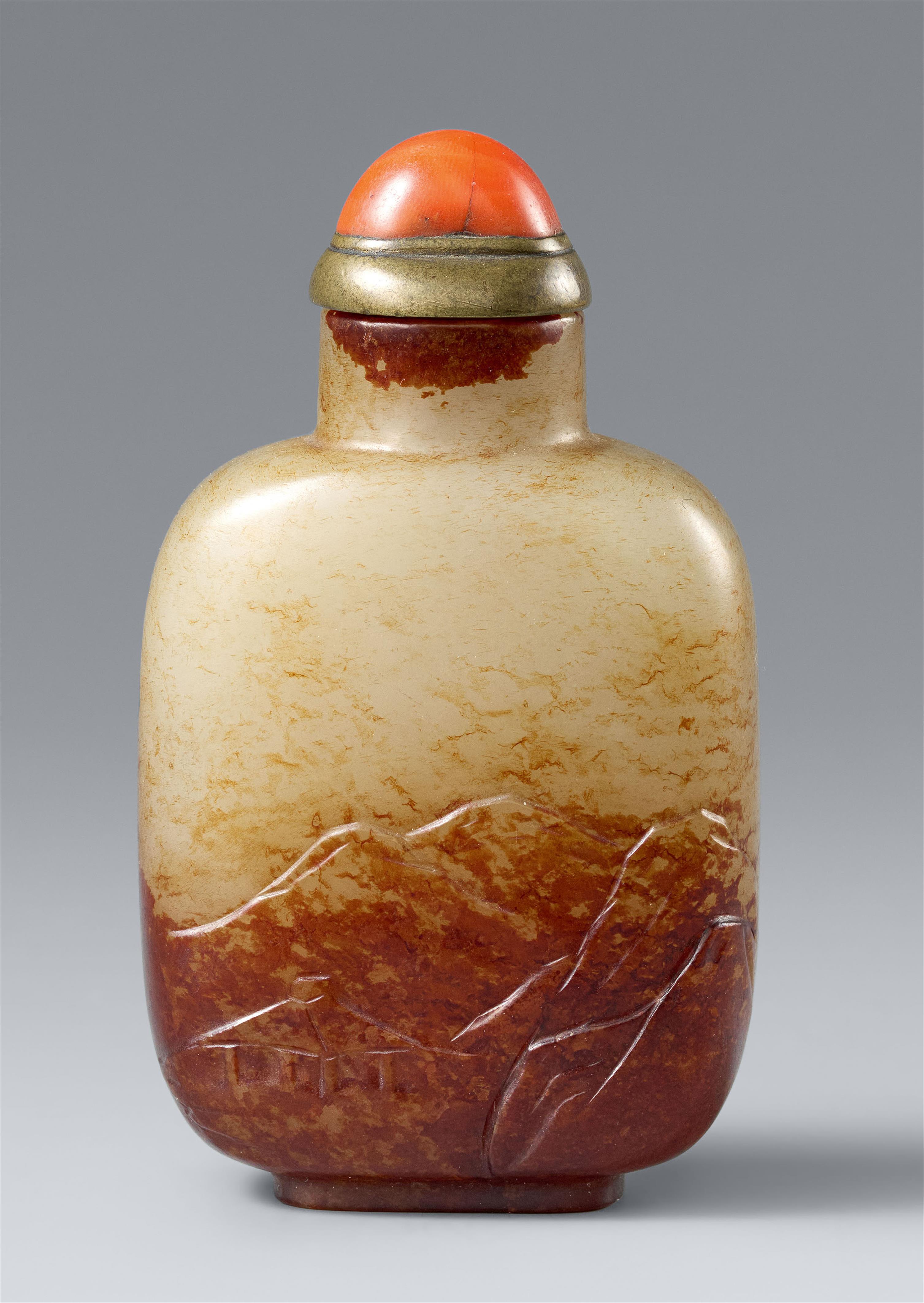 A beige-coloured jade snuff bottle. 19th/20th century - image-1