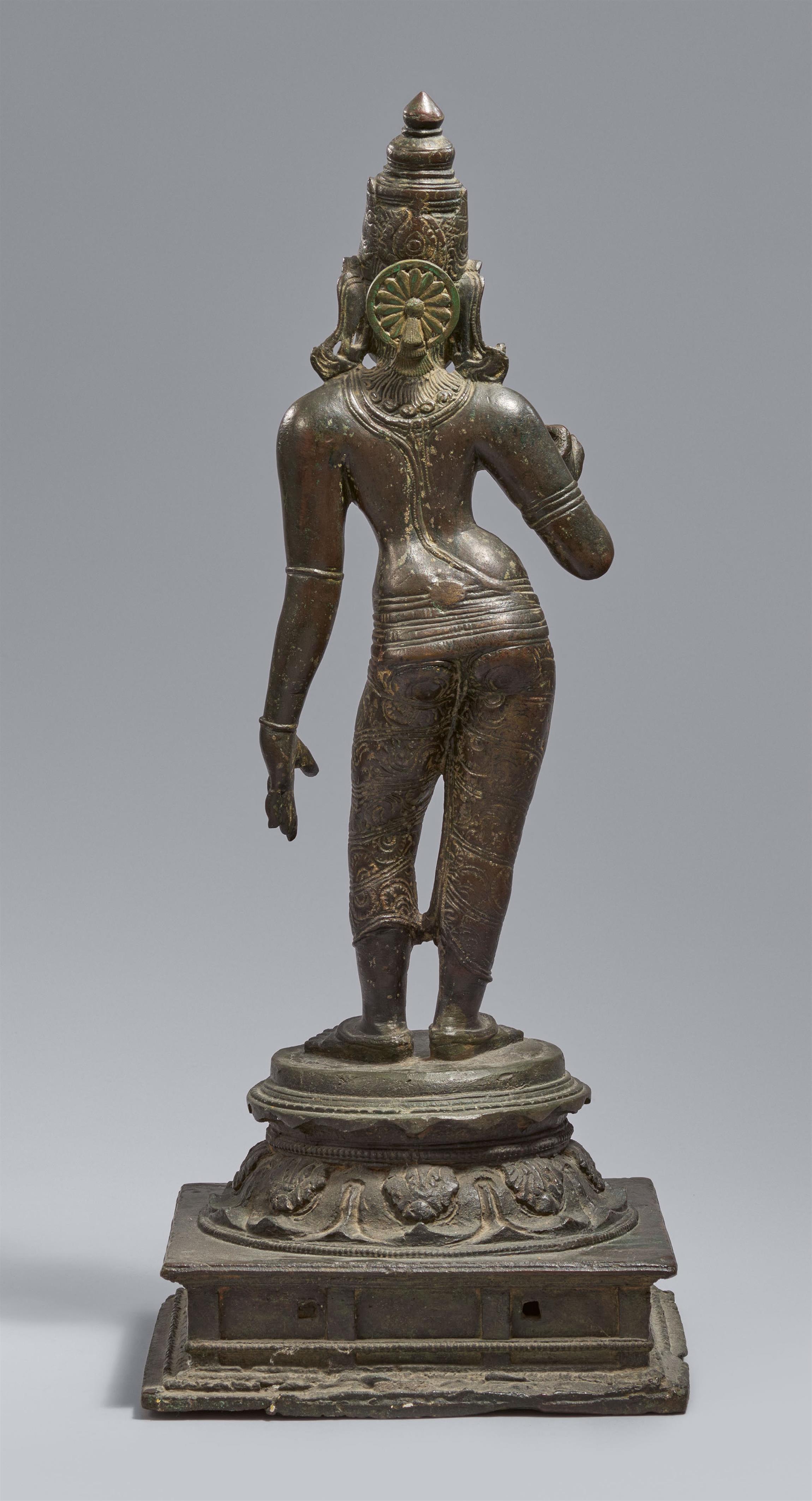 A fine bronze figure of Bhudevi or Parvati. Southern India, Tamil Nadu. Vijayanagara period, ca. 16th/17th century - image-5