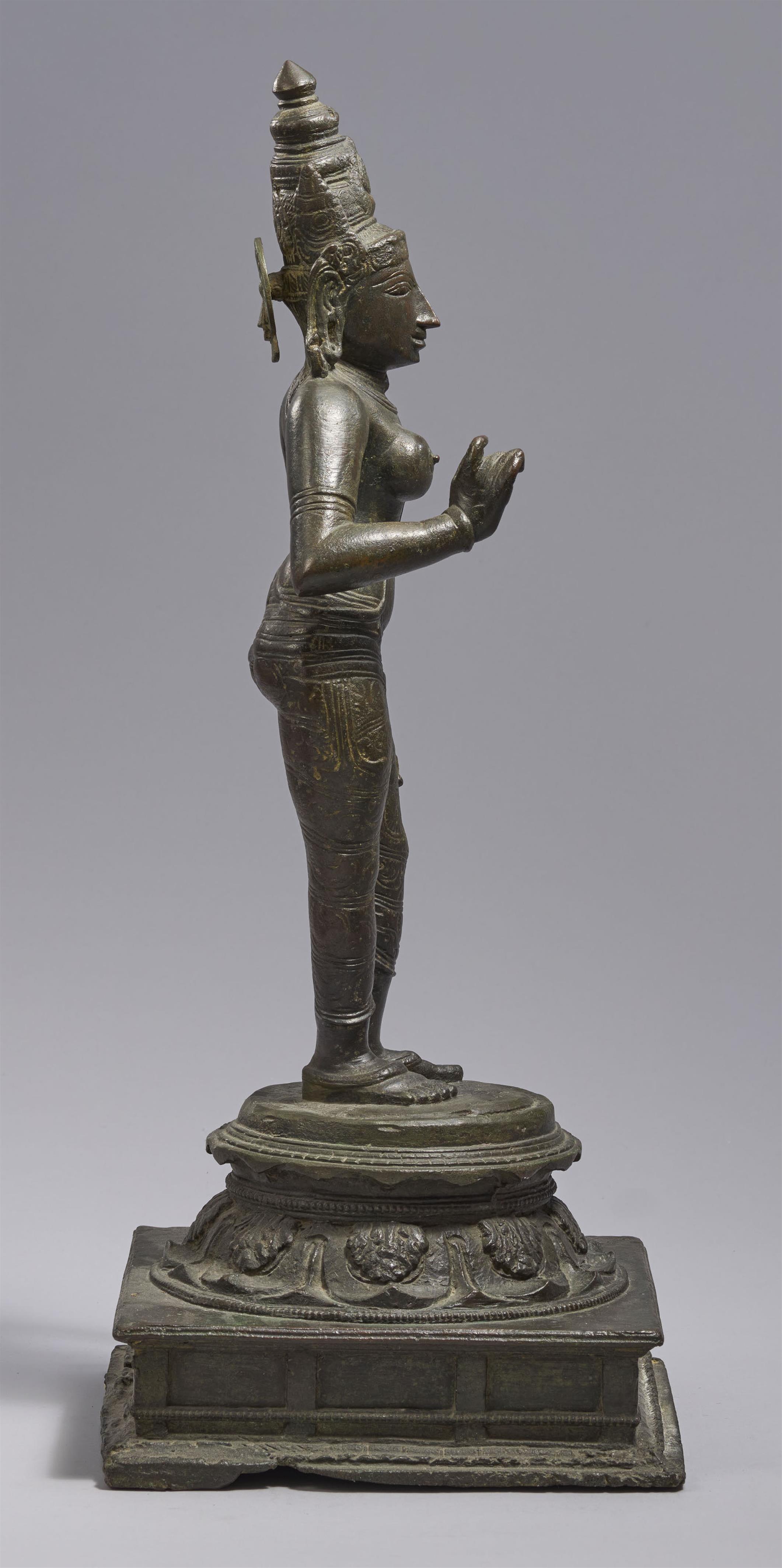 A fine bronze figure of Bhudevi or Parvati. Southern India, Tamil Nadu. Vijayanagara period, ca. 16th/17th century - image-6