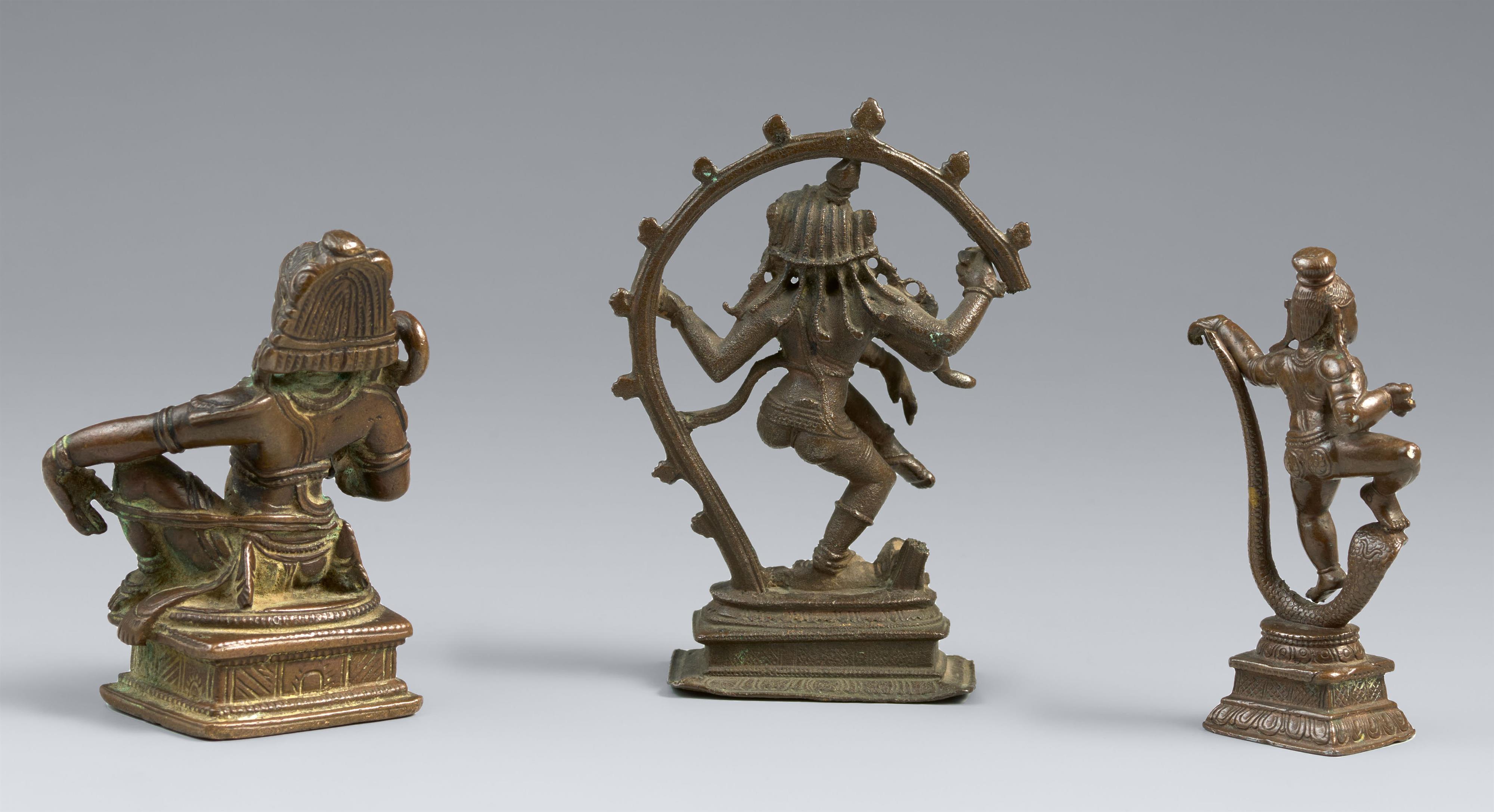Drei kleine Gottheiten. Bronze. Südindien. 17./19. Jh. - image-2