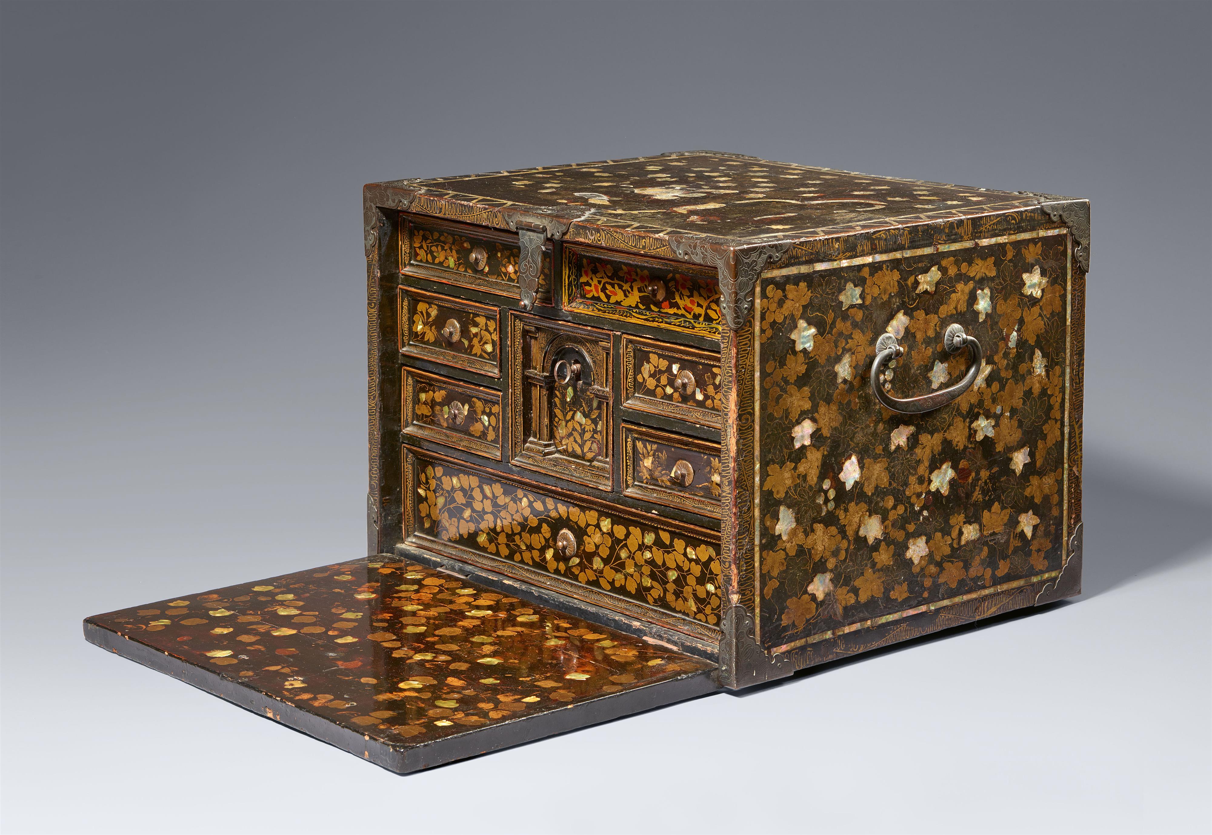 A portable nanban-lacquer cabinet. Momoyama period, second half 16th century - image-1