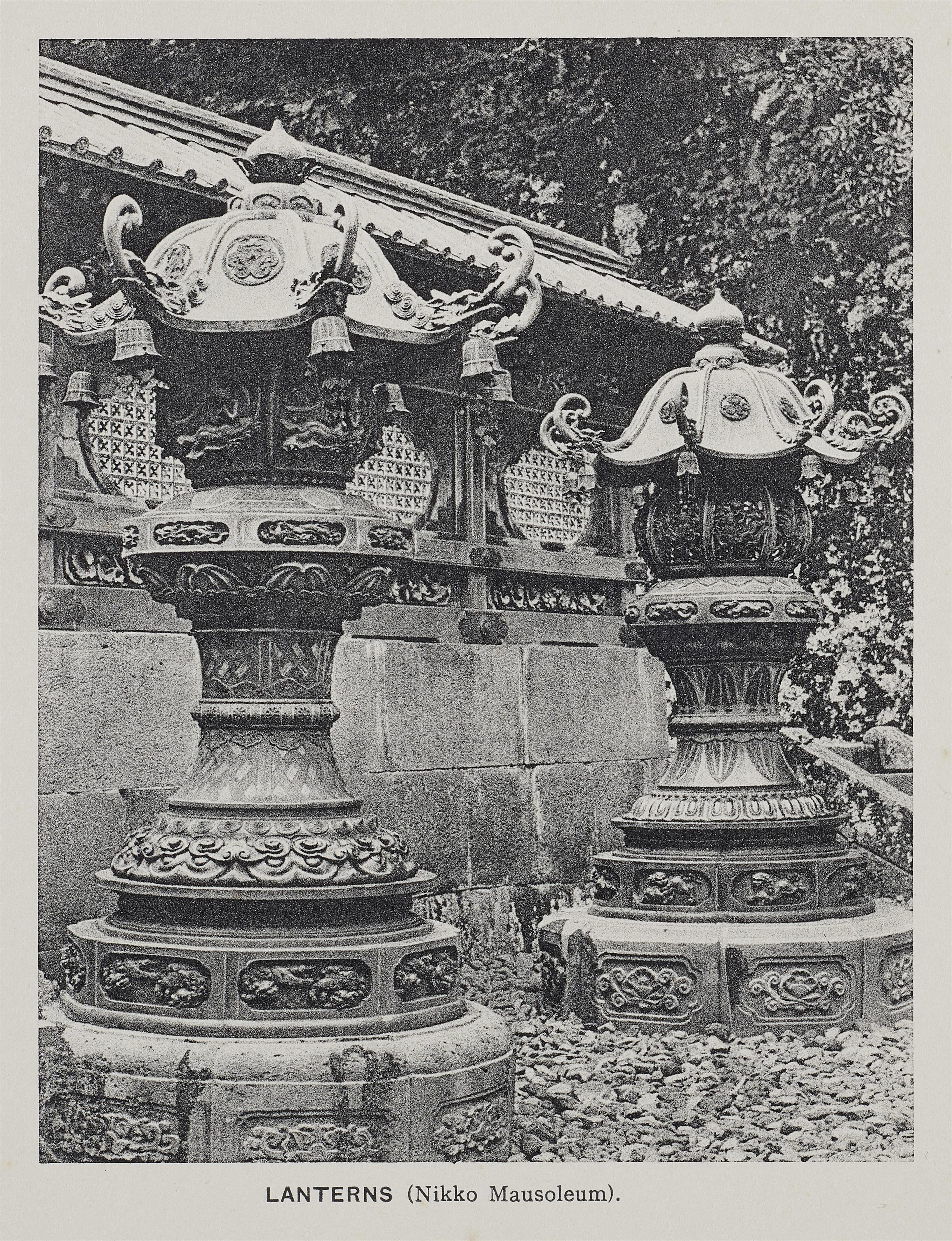A very large bronze lantern. Edo period, 19th century - image-3