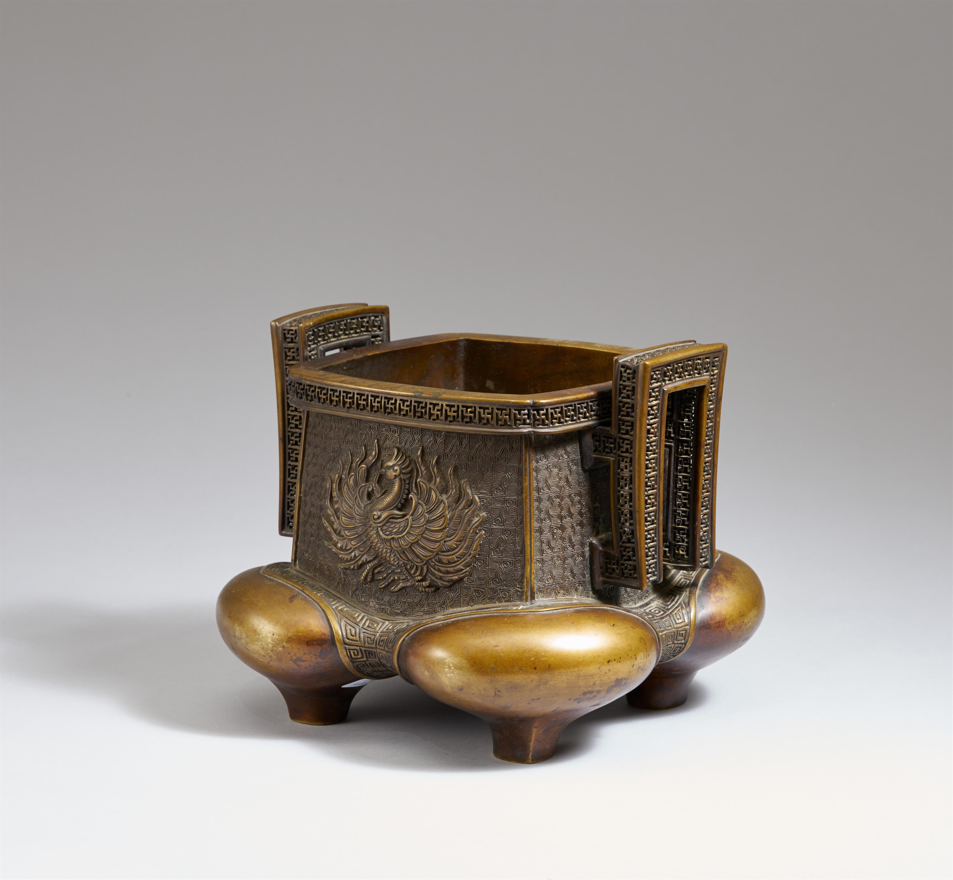 A large bronze incense burner. Meiji period - image-2