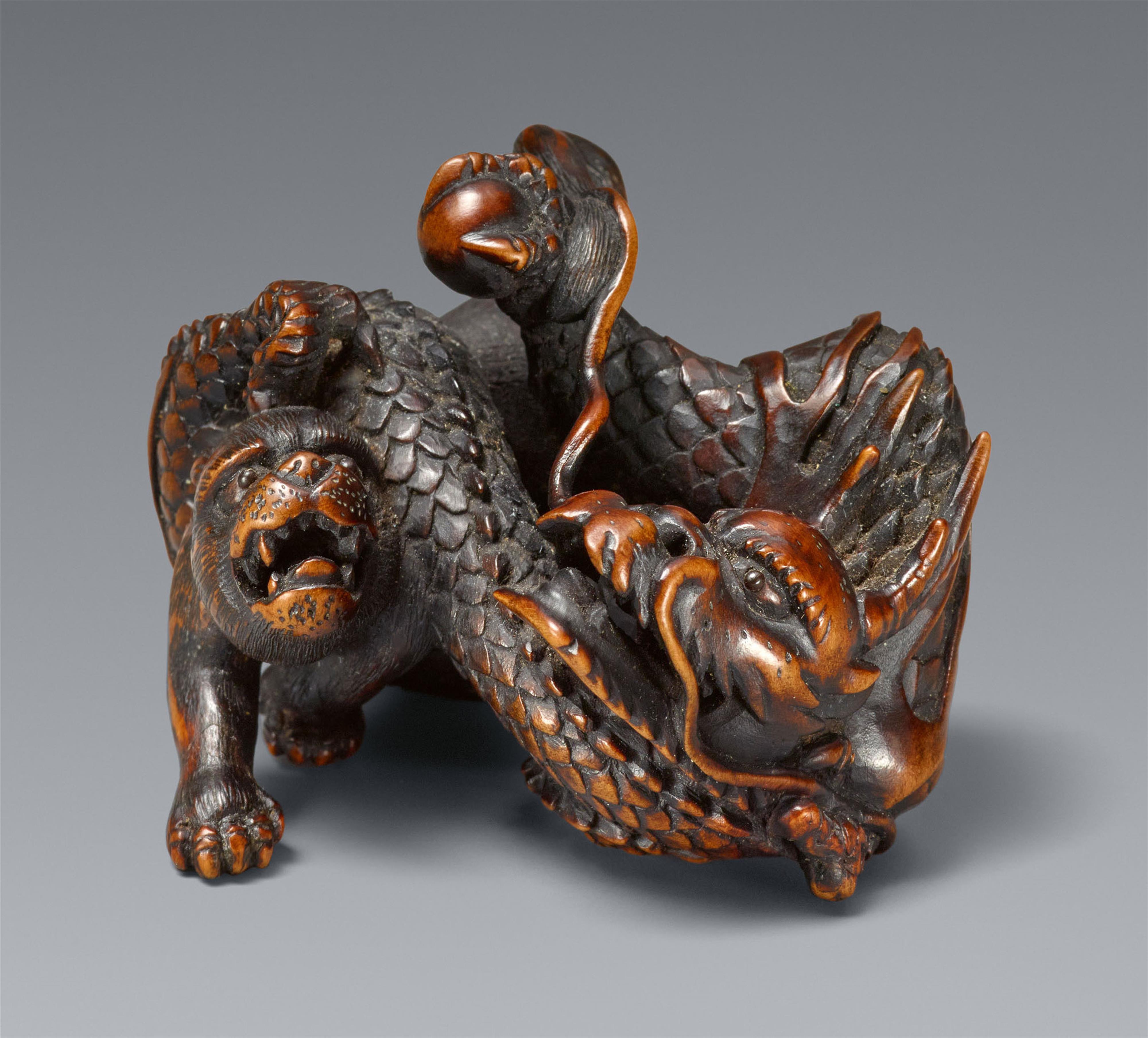 A boxwood okimono netsuke of a dragon and a tiger. 19th century - image-2