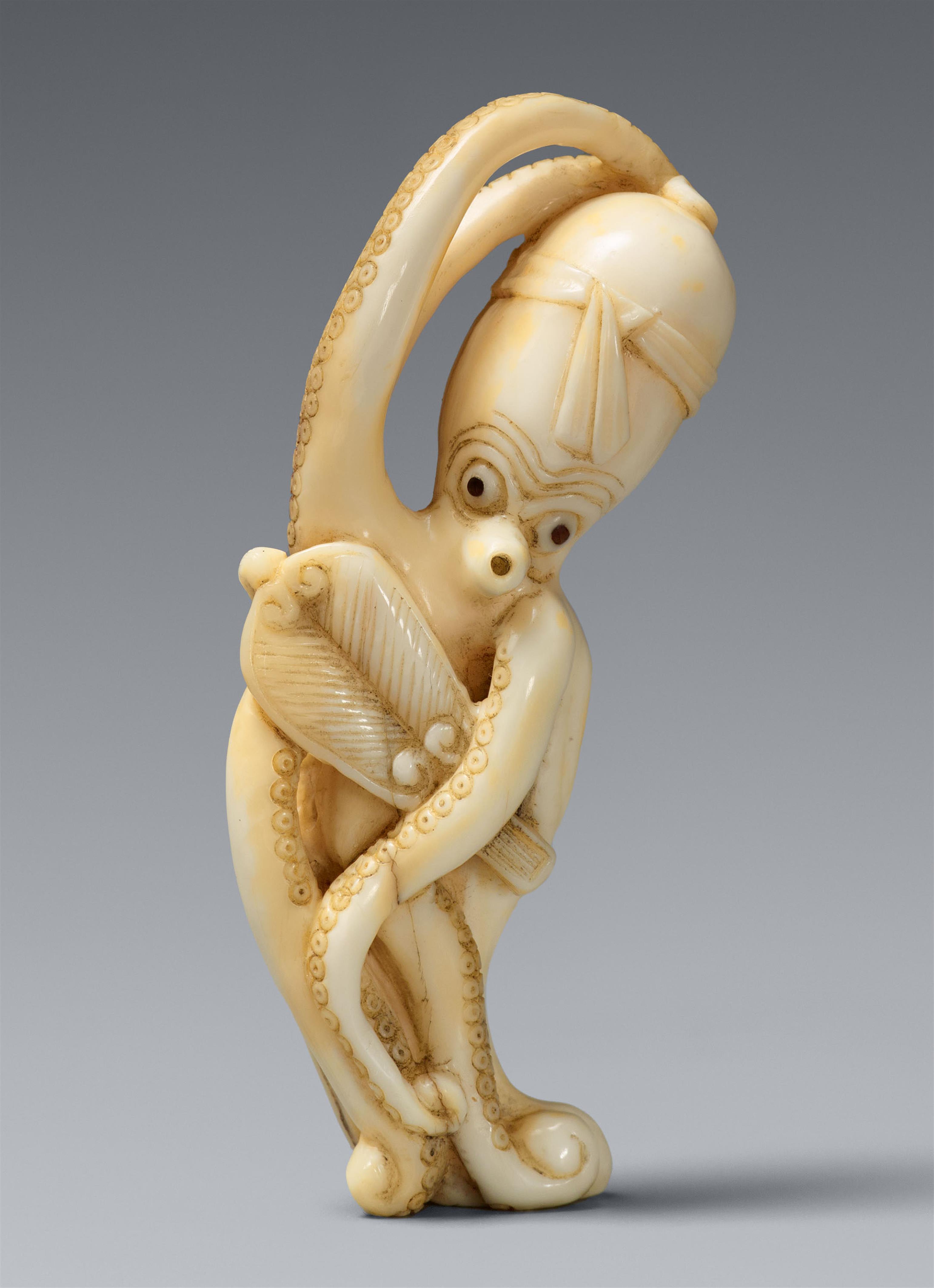 A marine ivory netsuke of an octopus. Second half 19th century - image-1