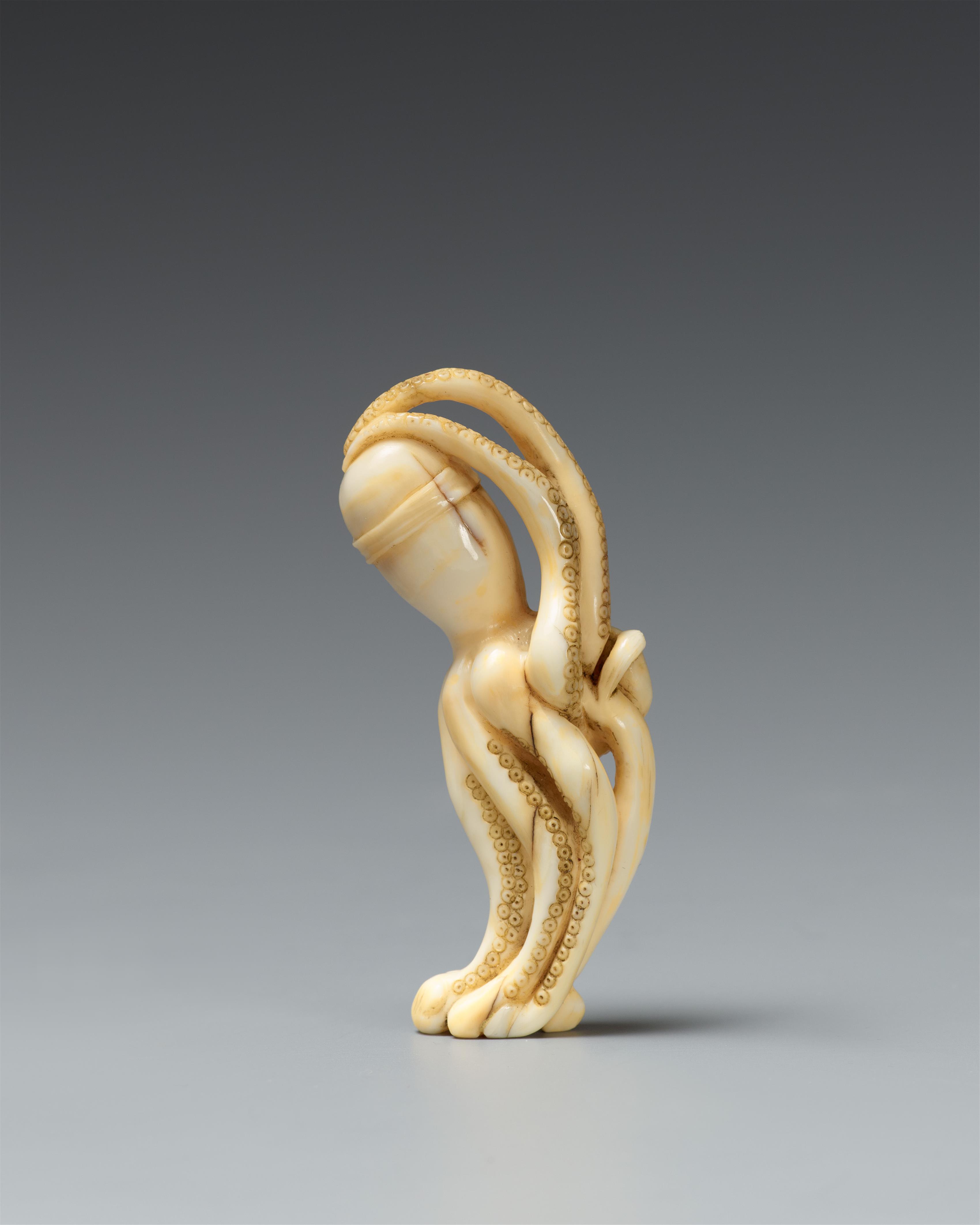 A marine ivory netsuke of an octopus. Second half 19th century - image-2