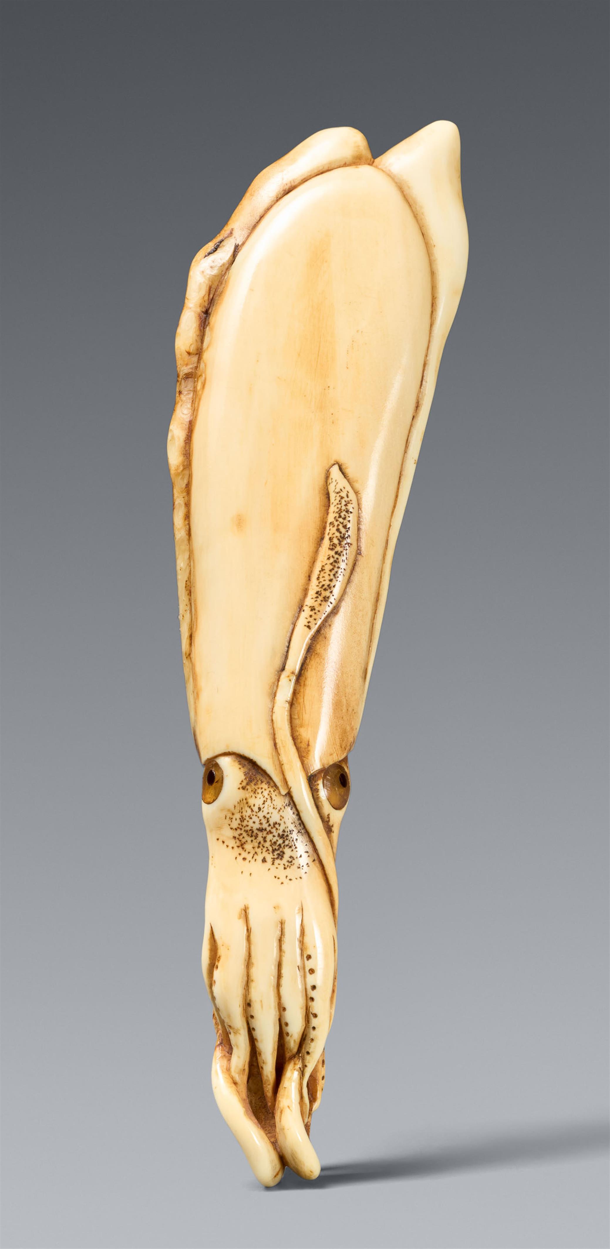 A marine ivory sashi netsuke of a large octopus. 19th century - image-1