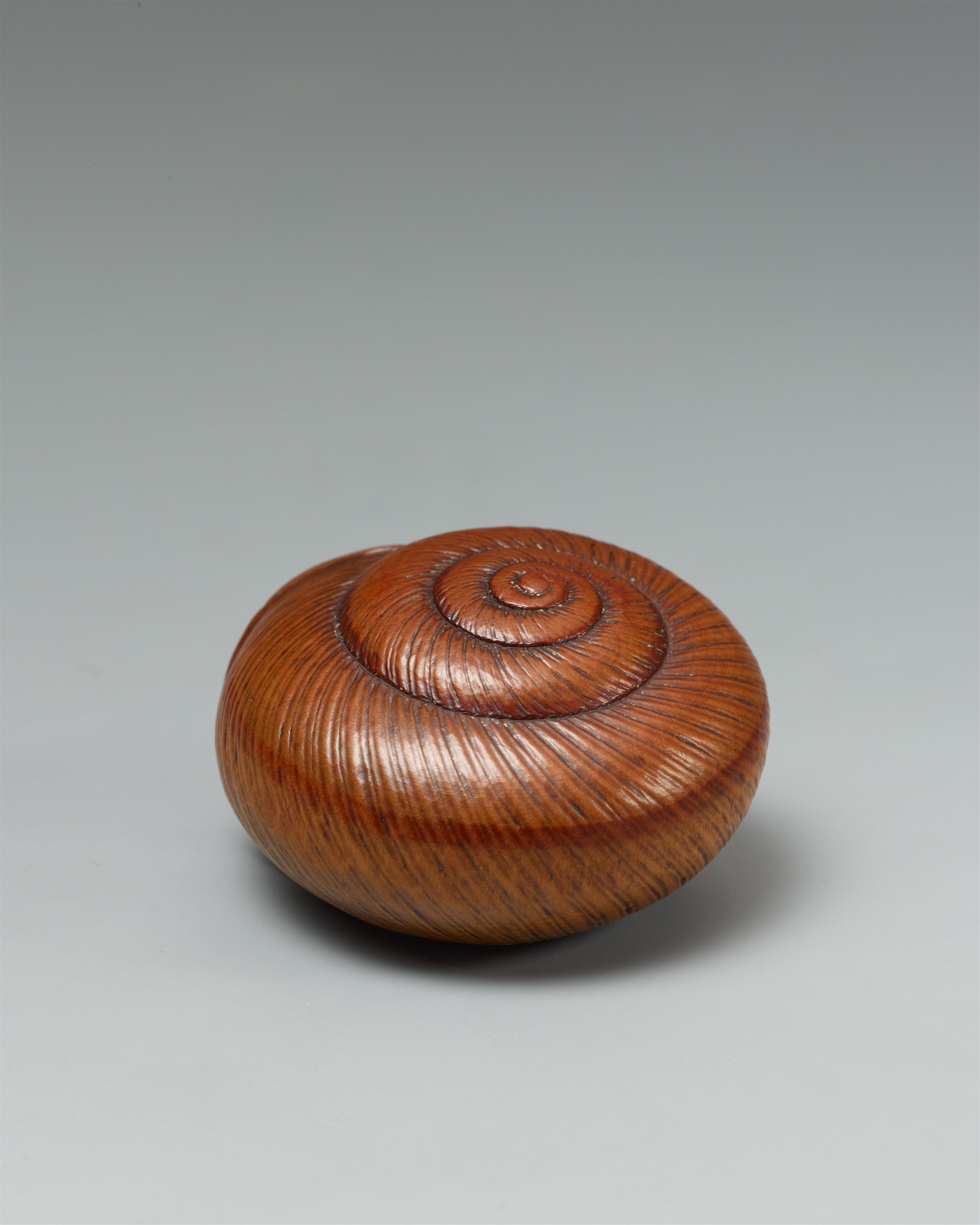 A boxwood netsuke of a snail. Nagoya. Ca. 1820-1840 - image-3