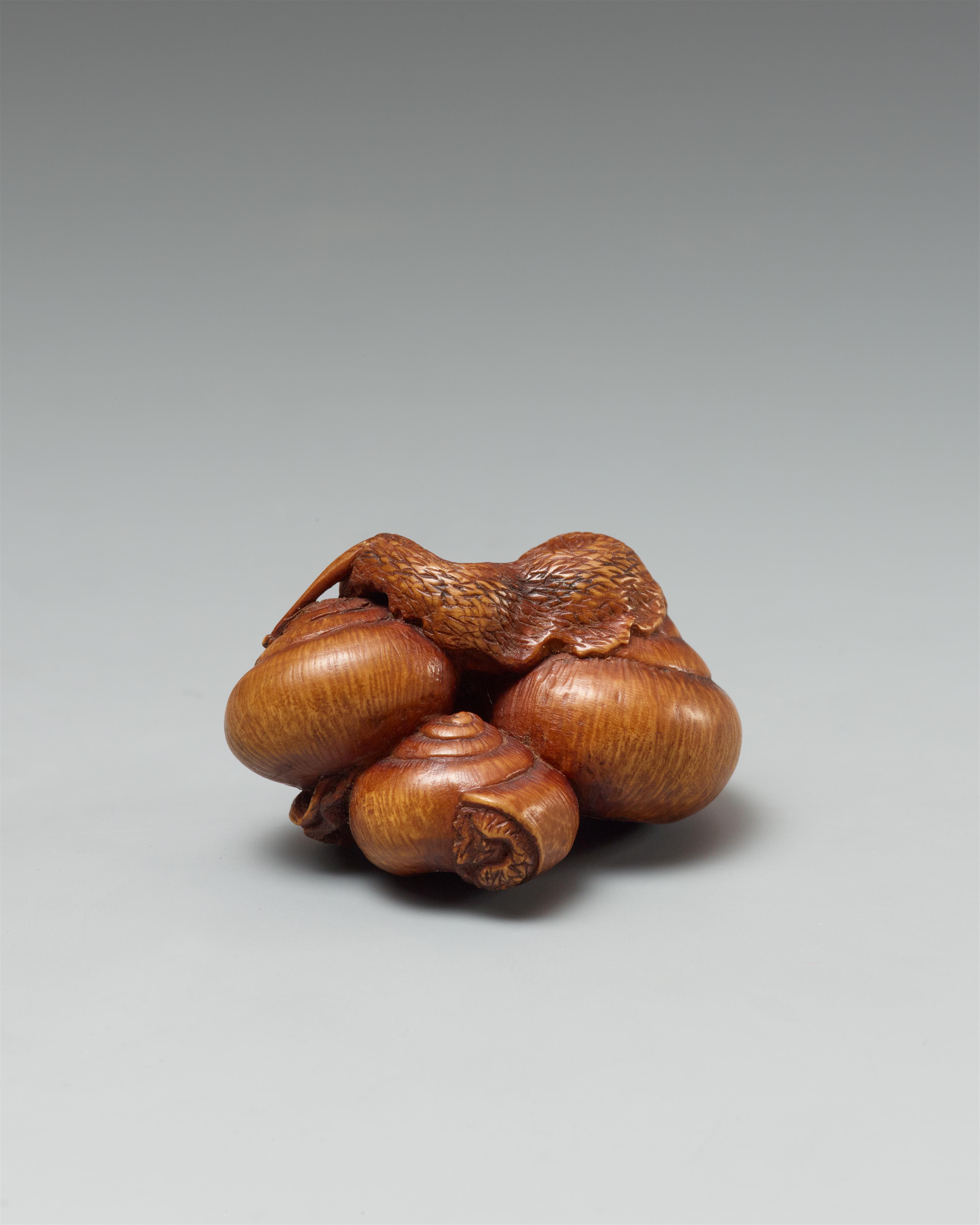 A boxwood netsuke of three snails. Nagoya. Ca. 1880 - image-2