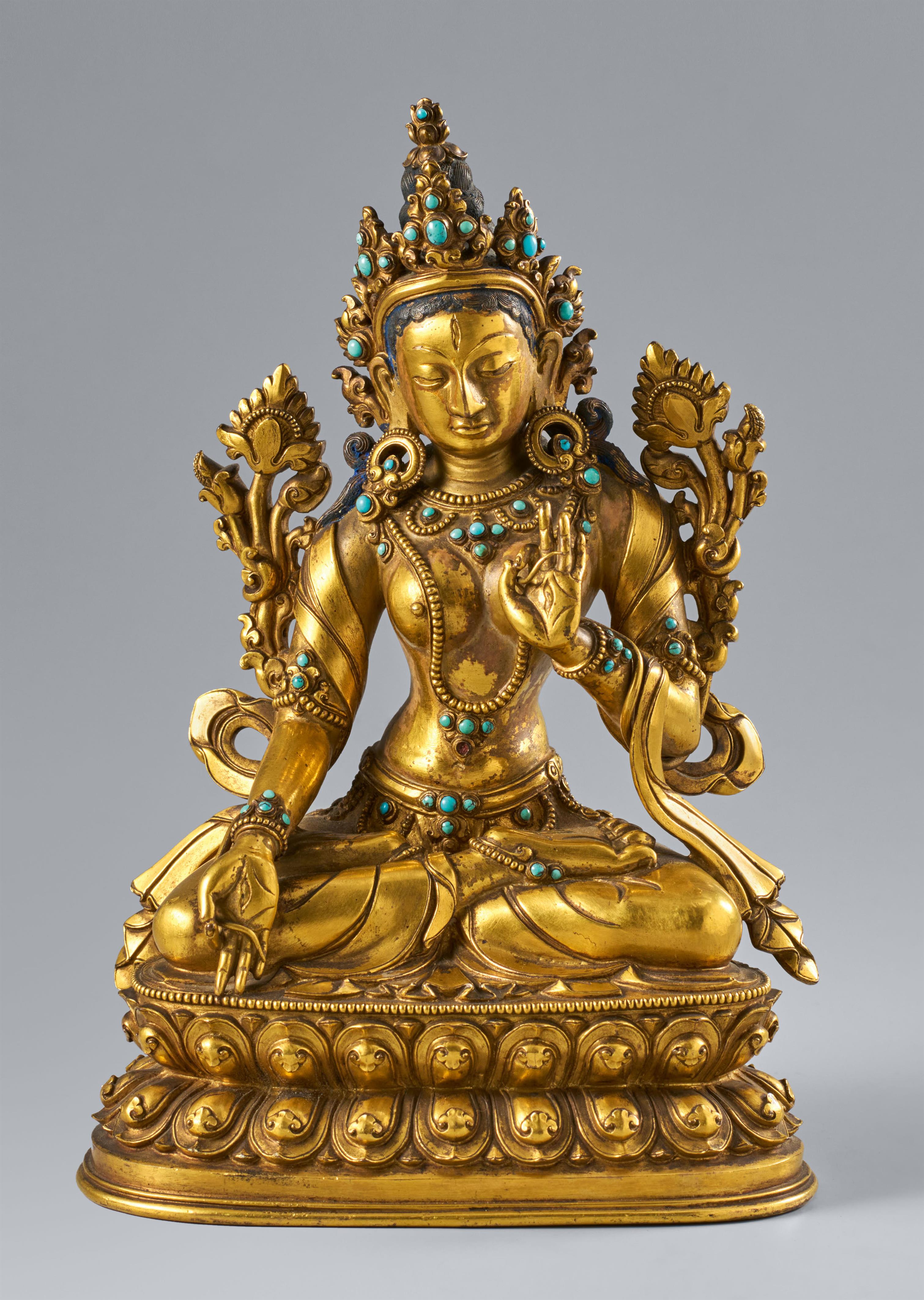 A Tibetan gilt bronze figure of Sitatara (White Tara). Early 18th century - image-1