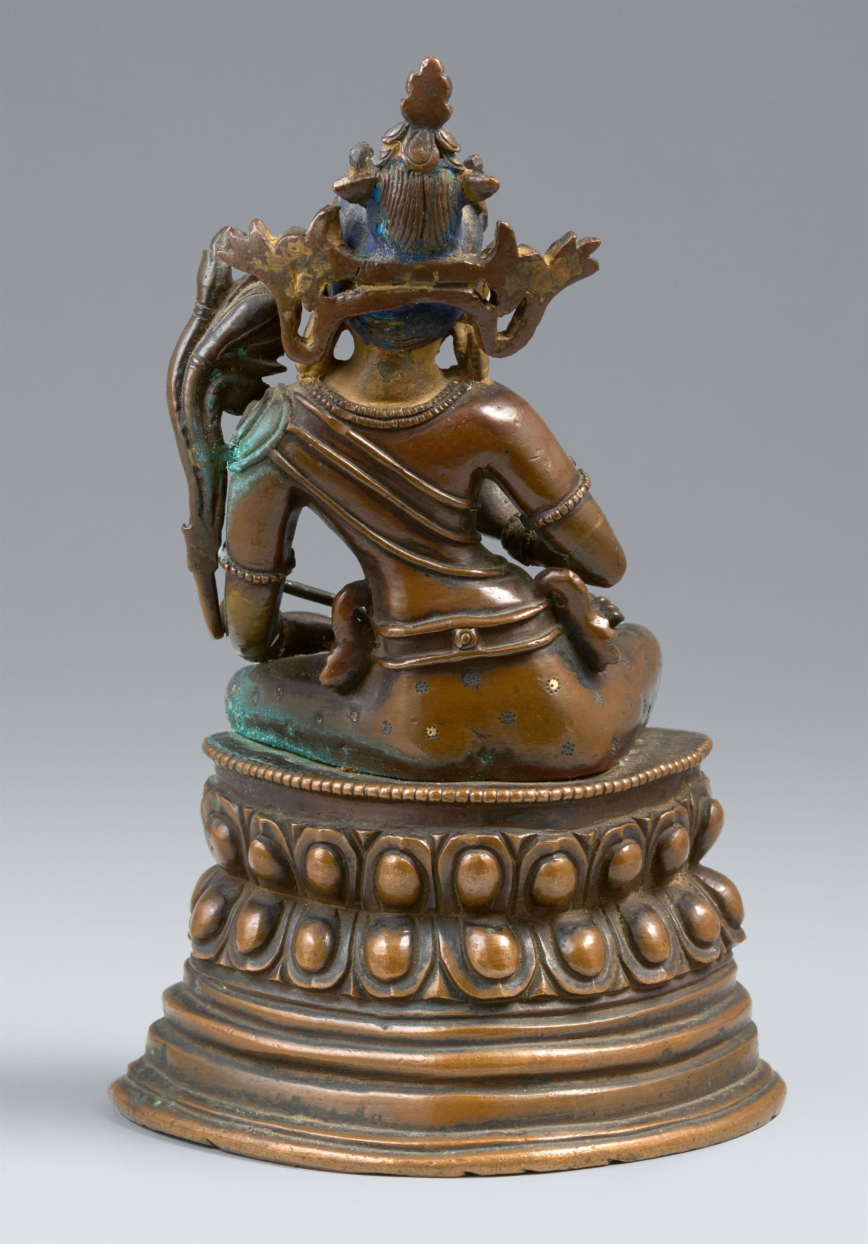 A Tibetan bronze figure of Syamatara with cold gold and pigment. Pala style. 17/18th century - image-2