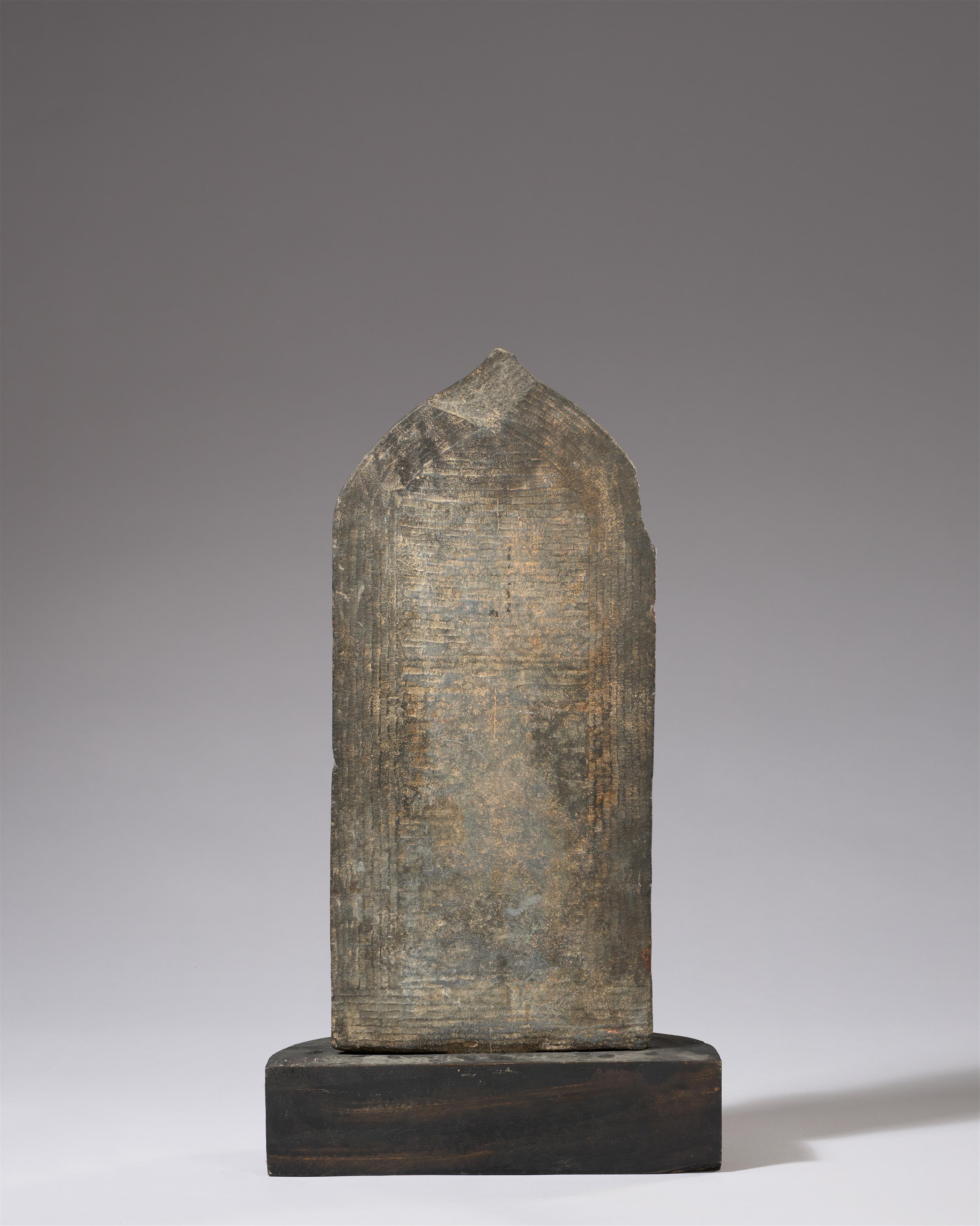 A Pala black stone stele of Vishnu. Northeastern India, Bihar. 12th century - image-2