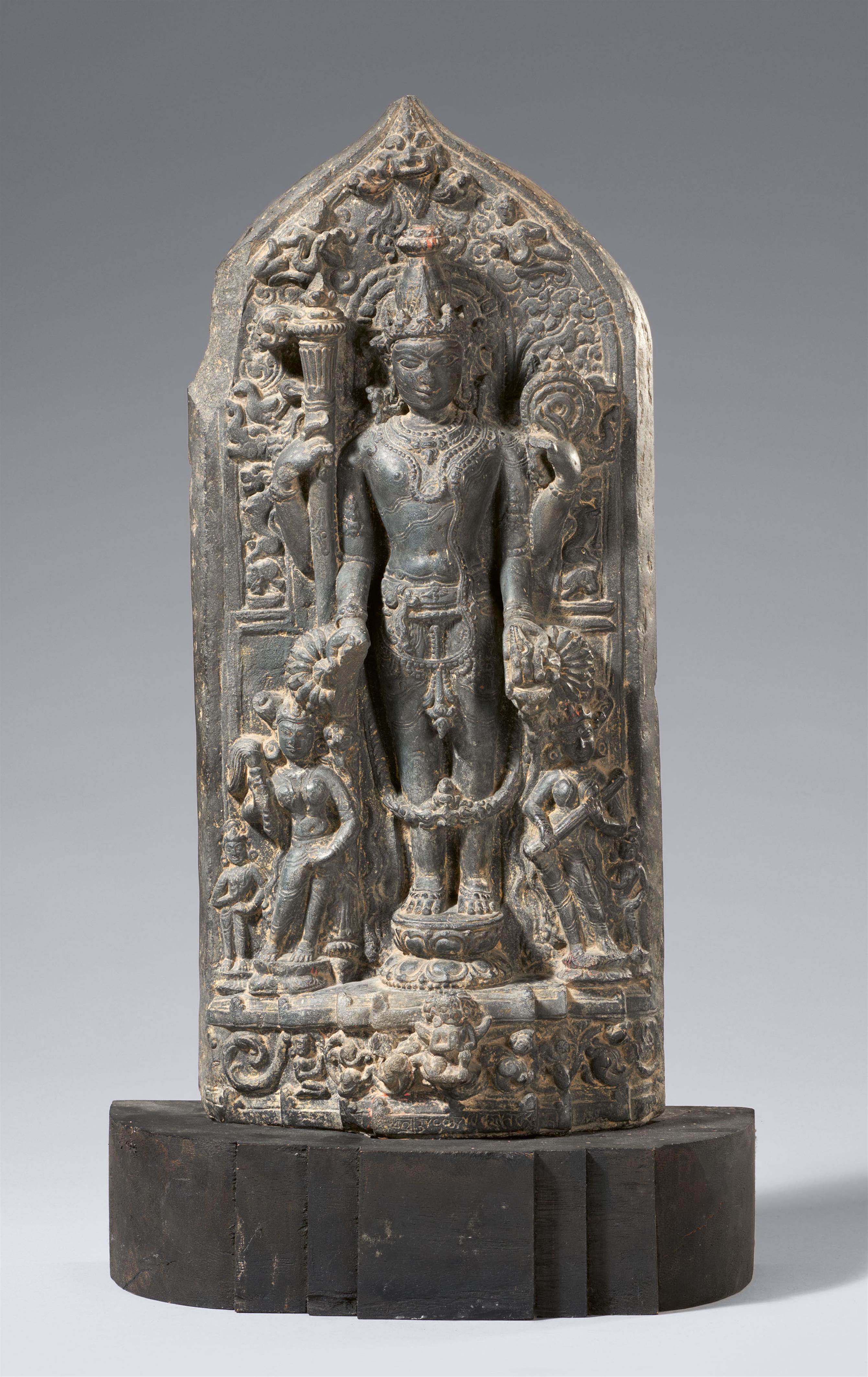 Stele des Vishnu. Schwarzer Stein. Nordost-Indien, Bihar. Pala-Zeit, 12. Jh. - image-1