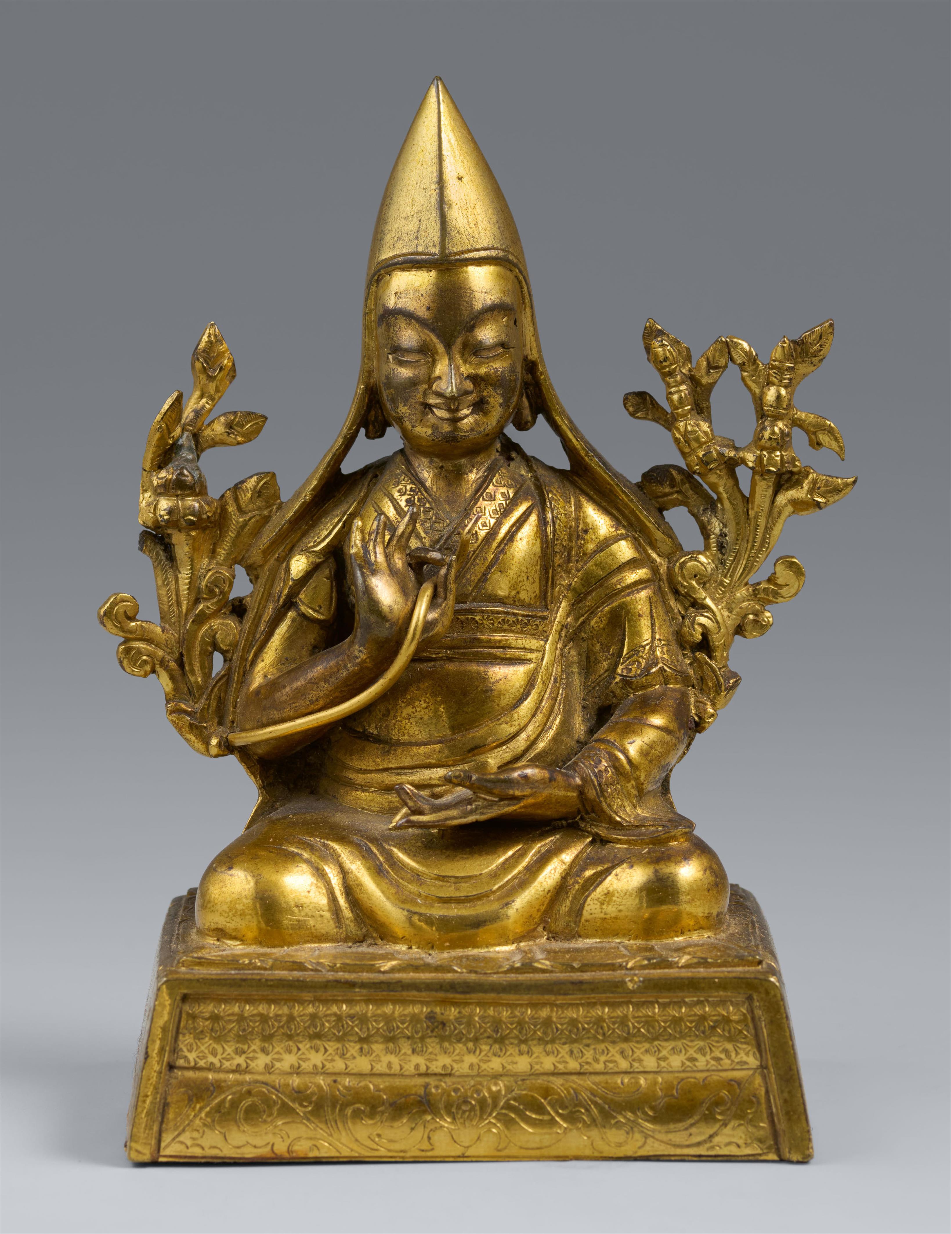 Figur eines Lama. Feuervergoldete Bronze. Südtibet. 18. Jh. - image-1