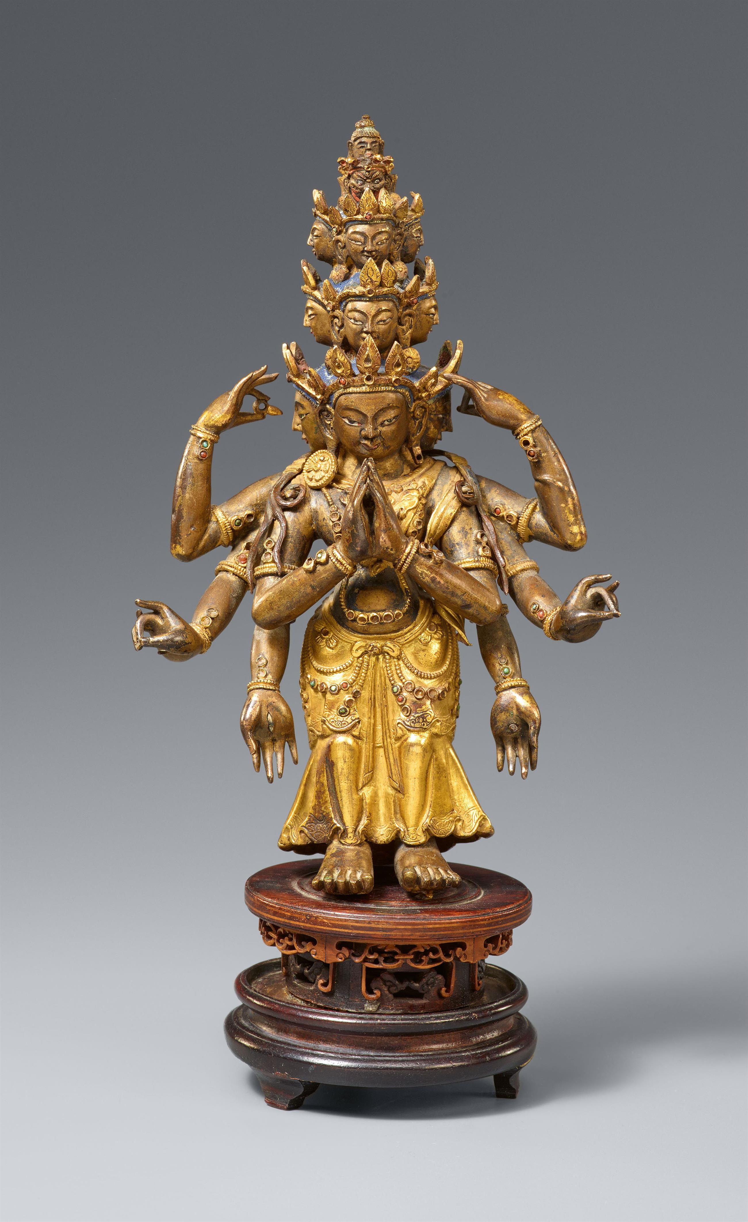 Ekadasamukha-Avalokitesvara. Vergoldete Bronze. Sinotibetisch.  18. Jh. - image-1