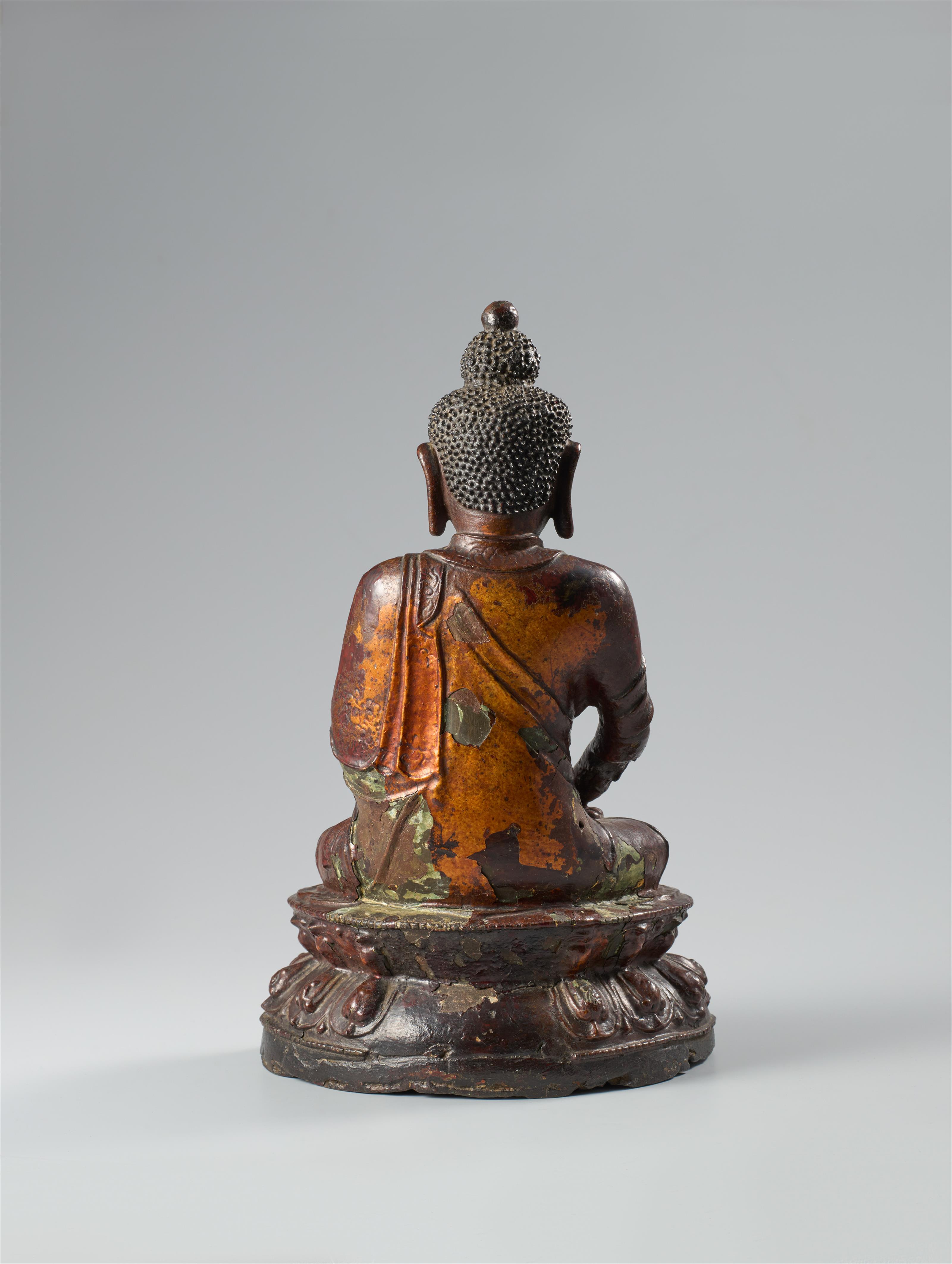 Buddha Shakyamuni. Bronze mit Lackfassung. 17./18. Jh. - image-2