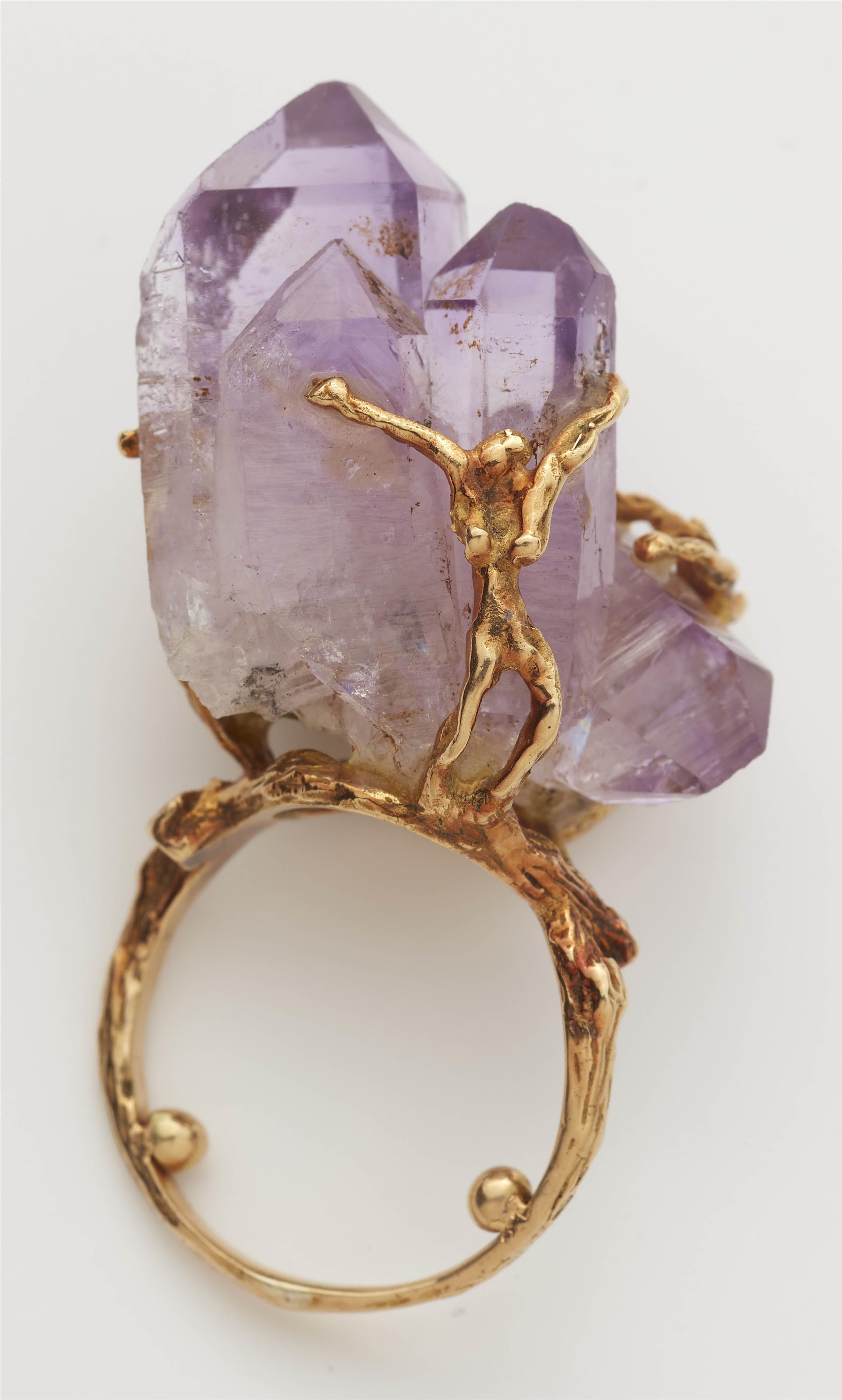 A sculptured French 18k gold and raw amethyst druzy ring. - image-2