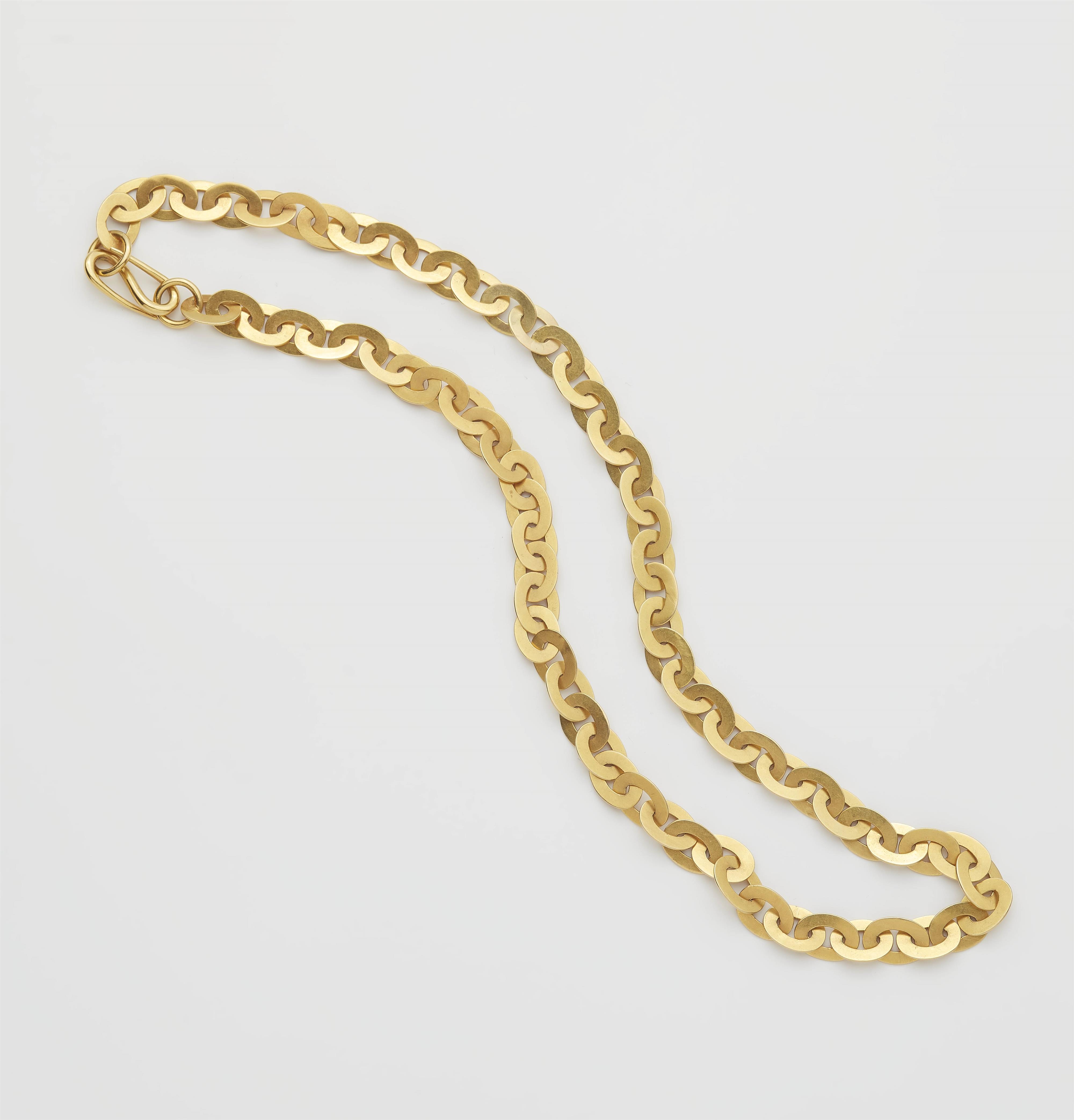 A German 18k gold chain necklace - image-1