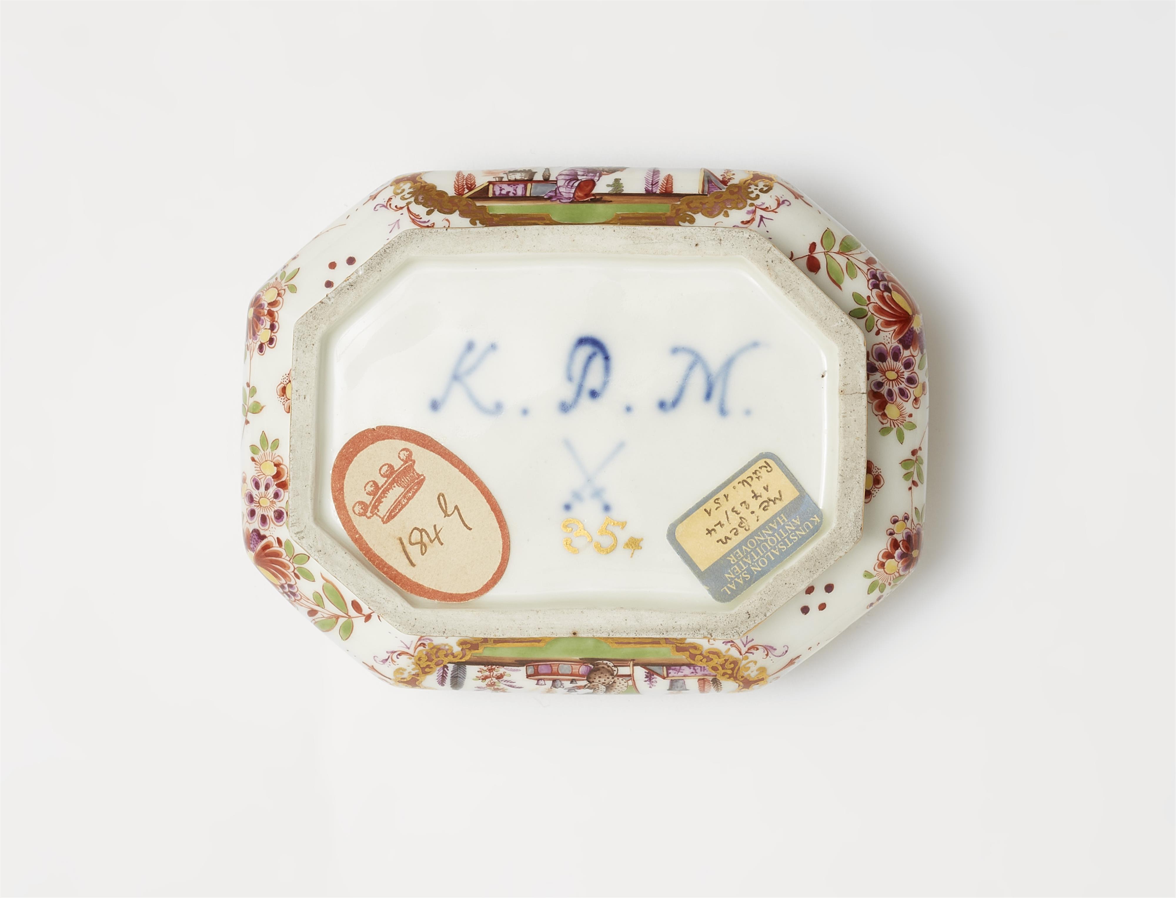 An early Meissen porcelain sugar box with K.P.M. mark and Chinoiseries - image-4