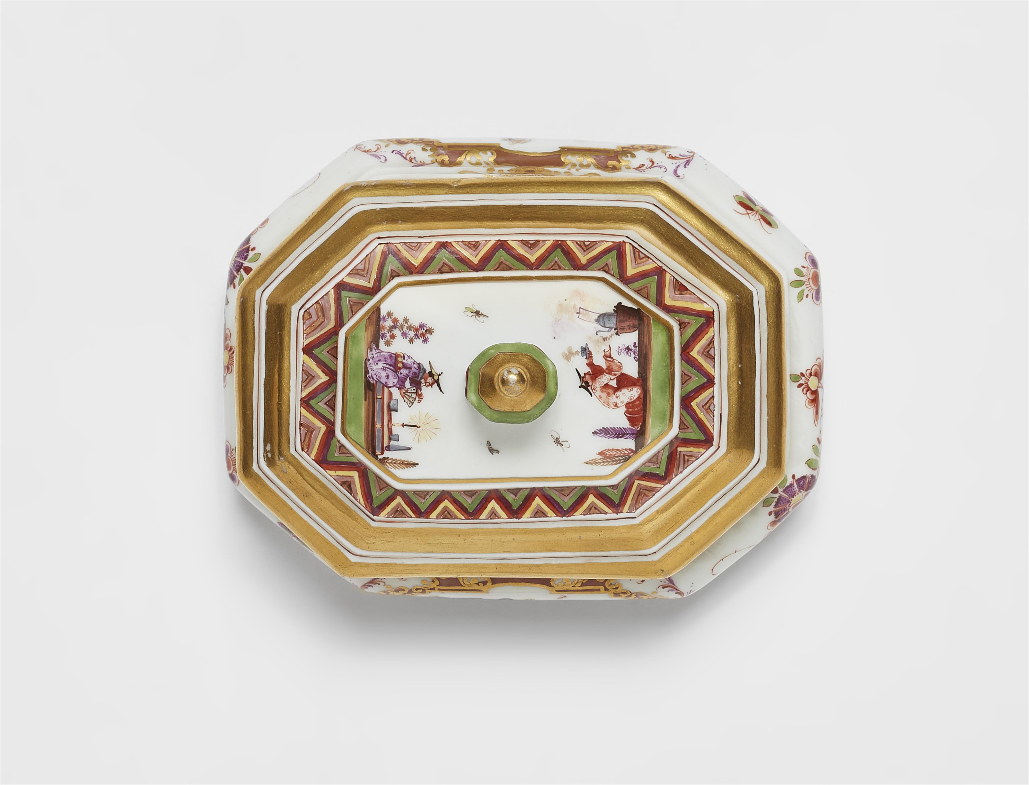 An early Meissen porcelain sugar box with K.P.M. mark and Chinoiseries - image-1