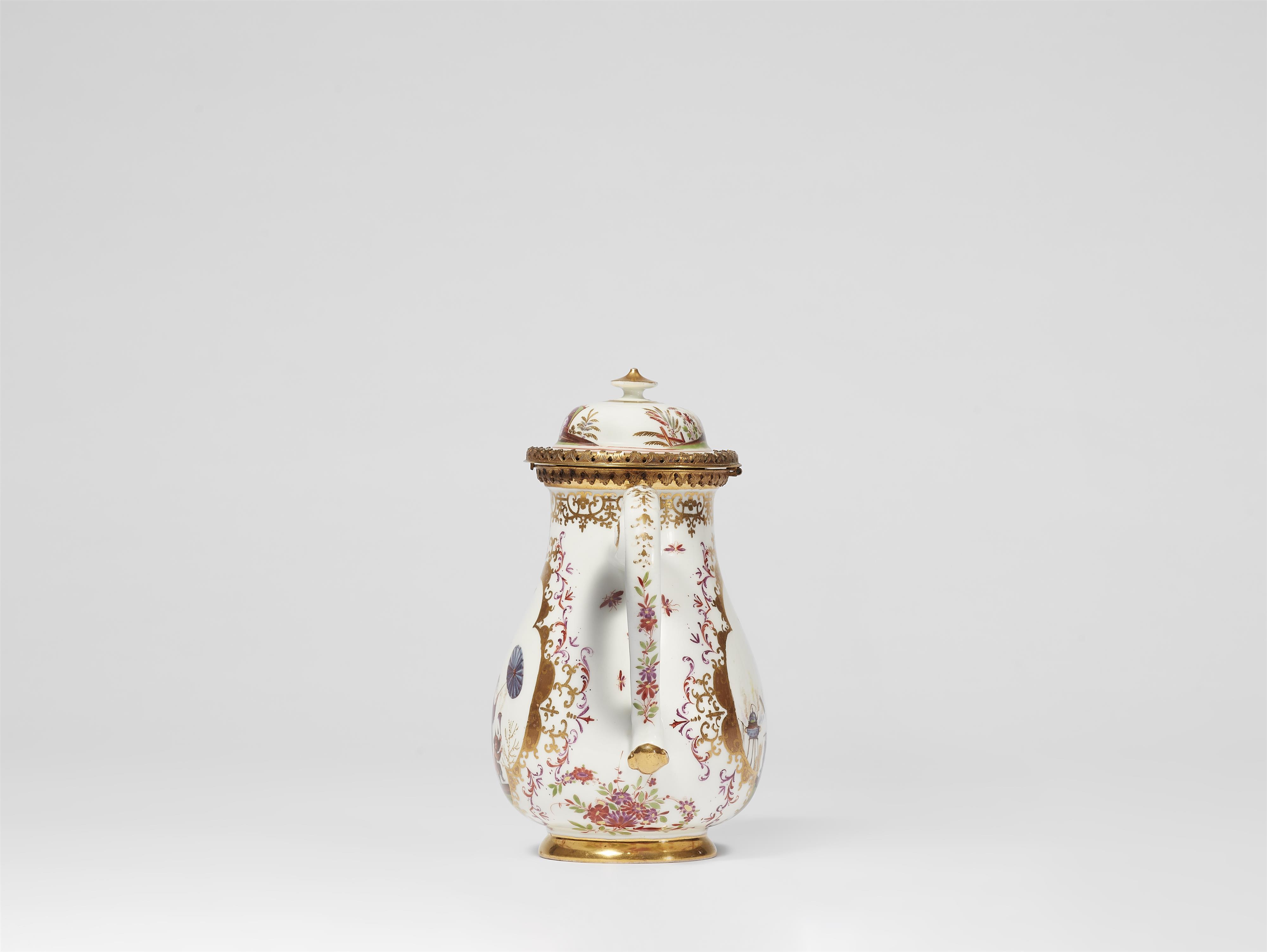 A Meissen porcelain coffee pot with Hoeroldt Chinoiseries - image-4