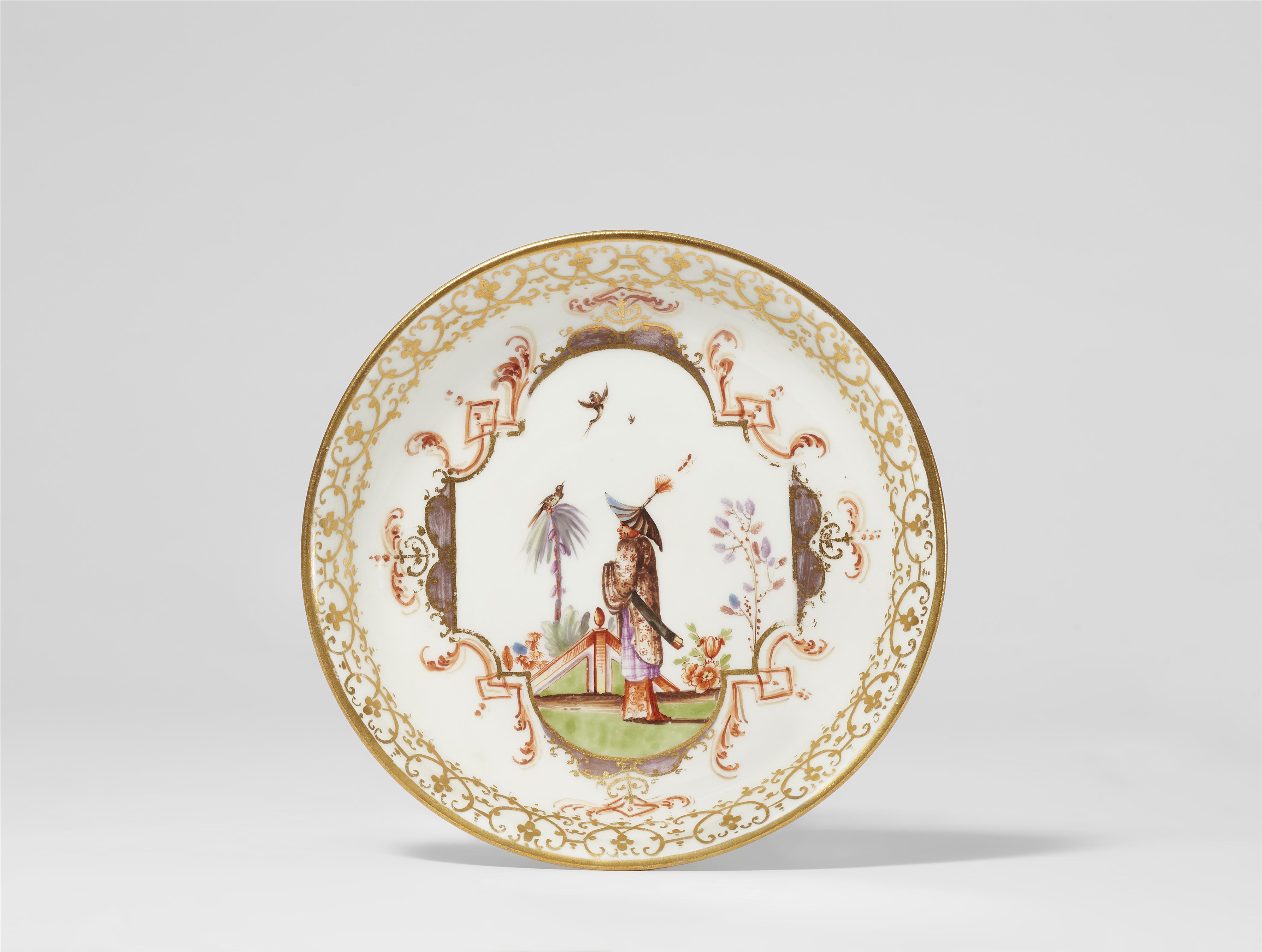 A Meissen porcelain beaker and saucer with Hoeroldt Chinoiseries - image-2