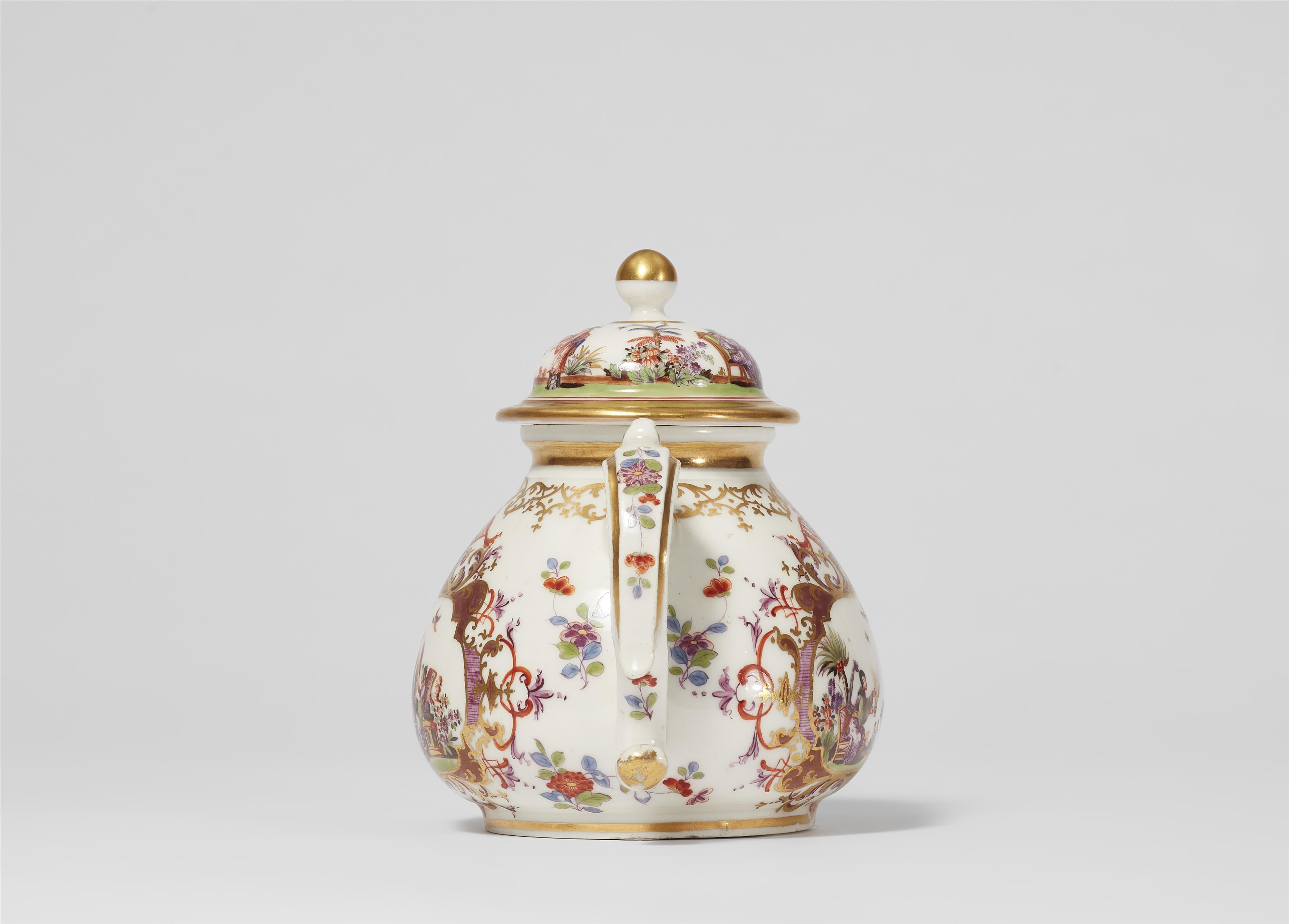 A Meissen porcelain teapot with Chinoiserie decor - image-4