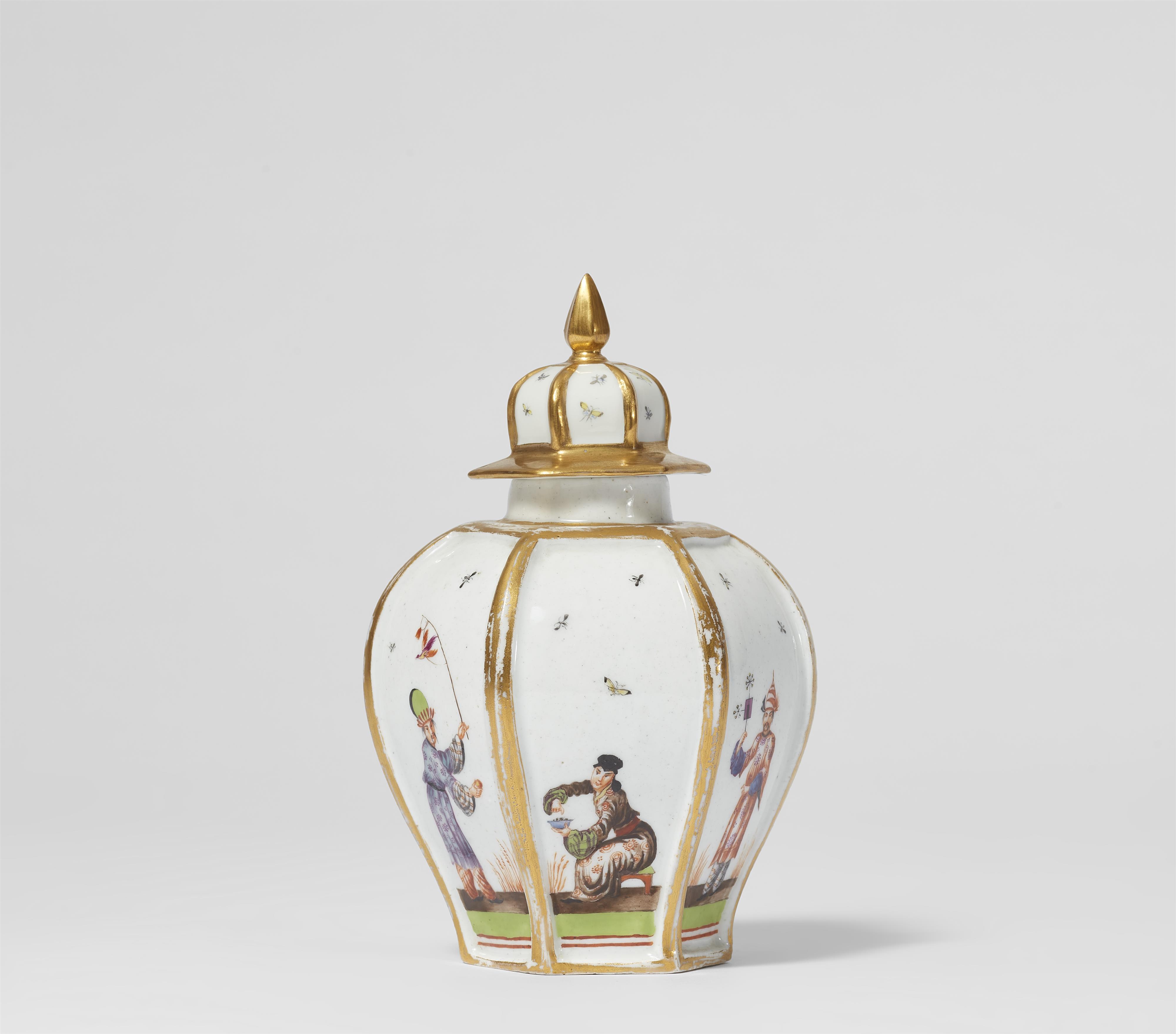 A Meissen porcelain tea caddy with Hoeroldt Chinoiseries - image-2
