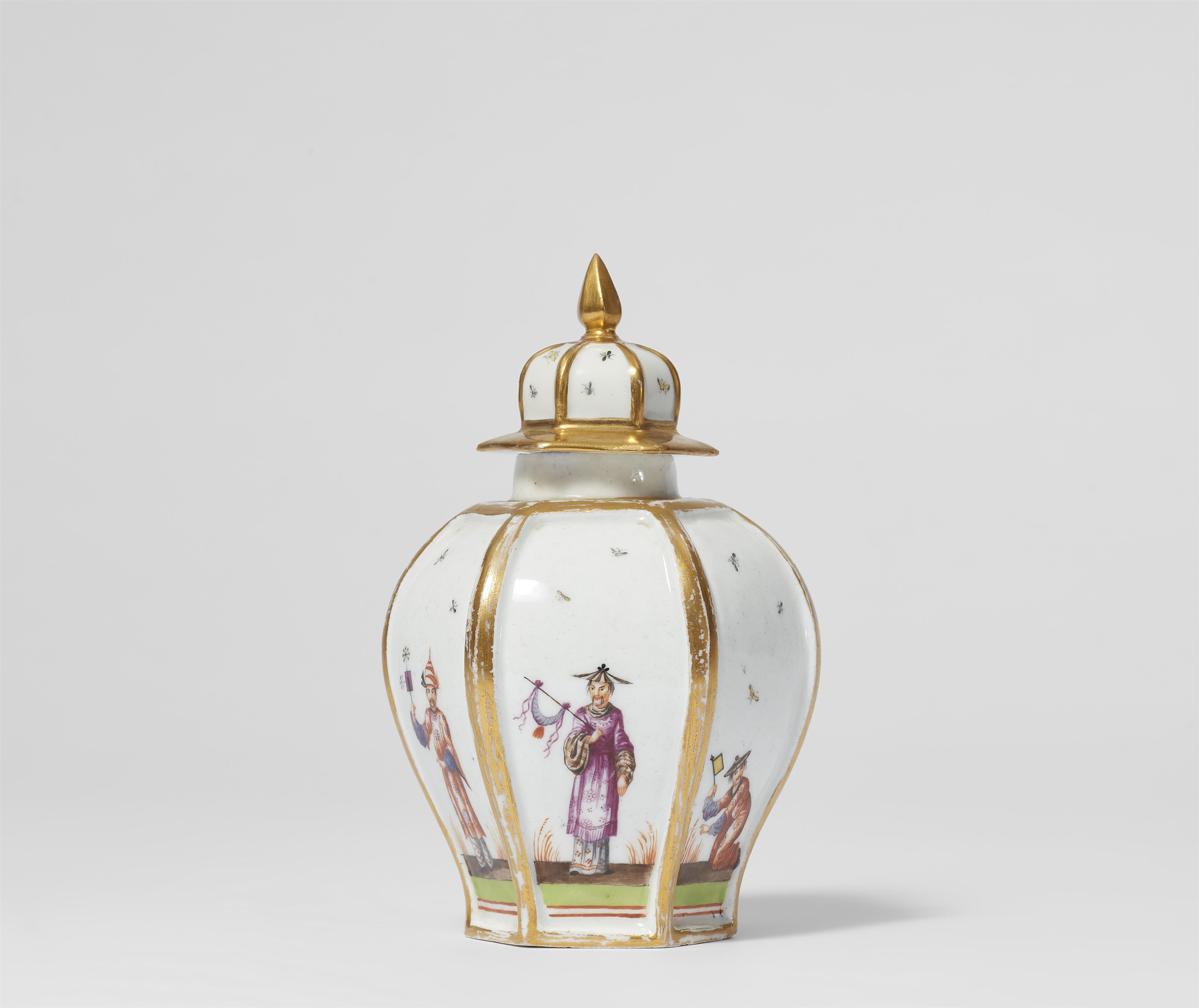 A Meissen porcelain tea caddy with Hoeroldt Chinoiseries - image-3