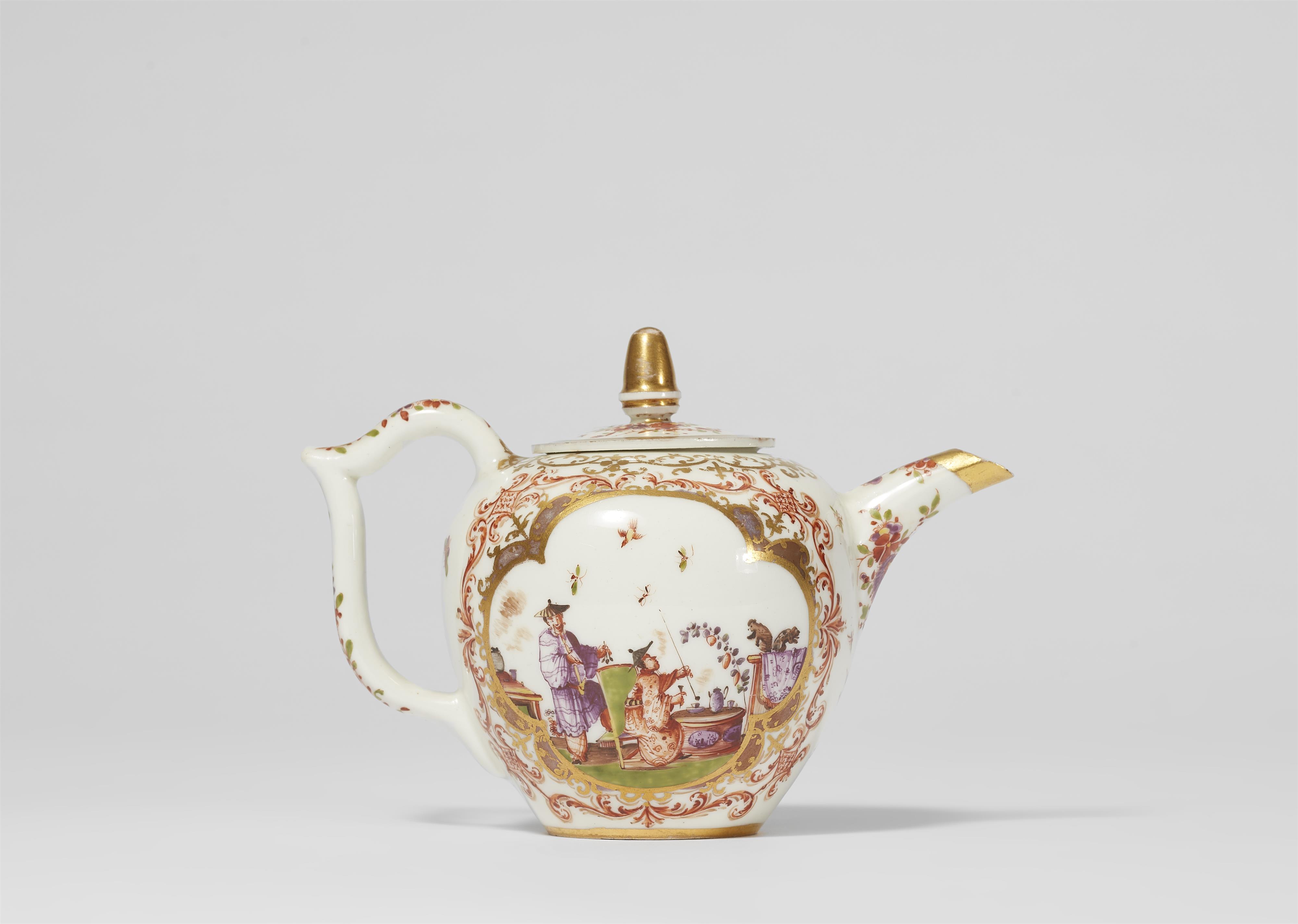 A small Meissen porcelain jug with Hoeroldt Chinoiseries - image-3