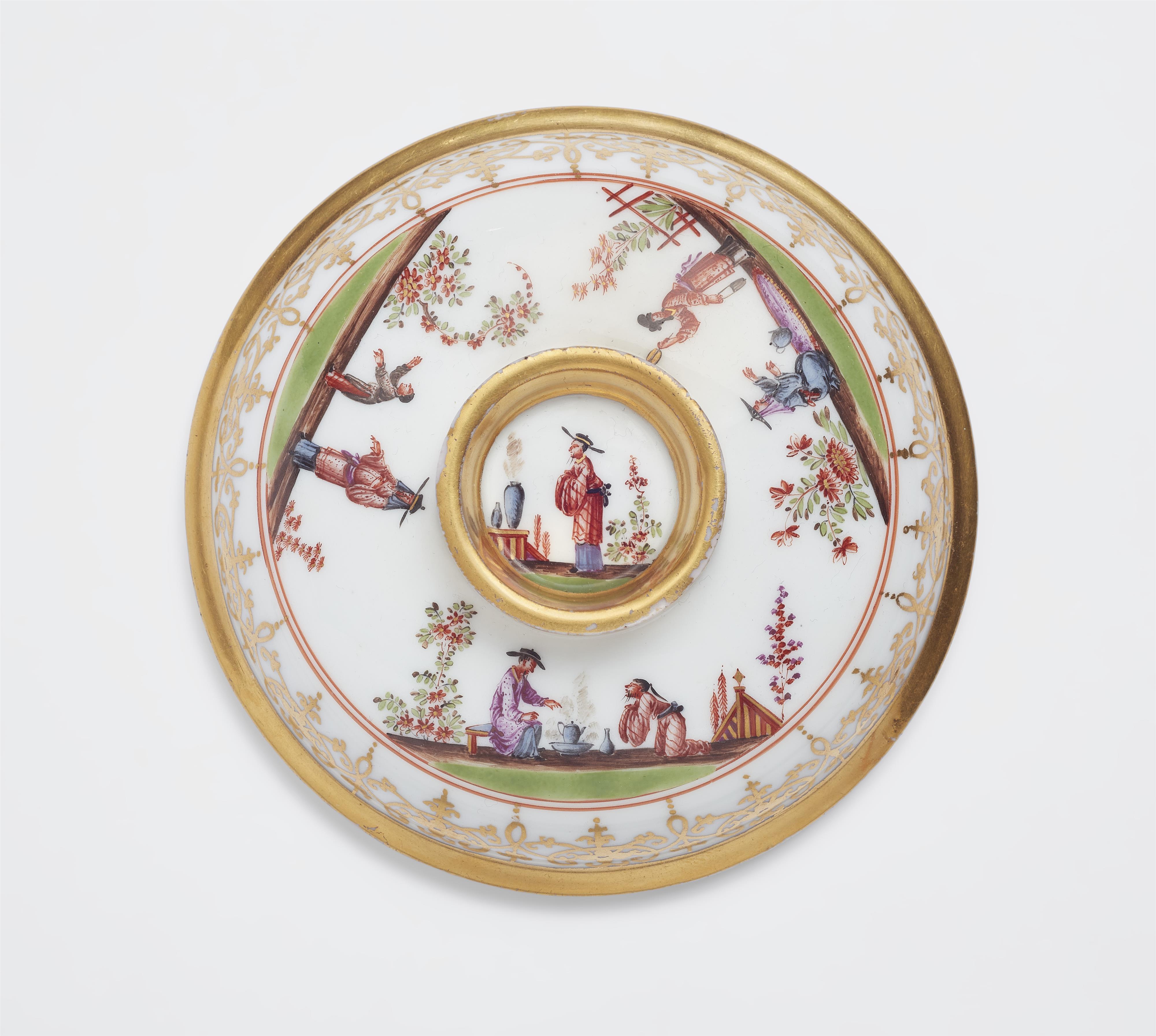 A Meissen porcelain dish and cover with Chinoiserie decor - image-2