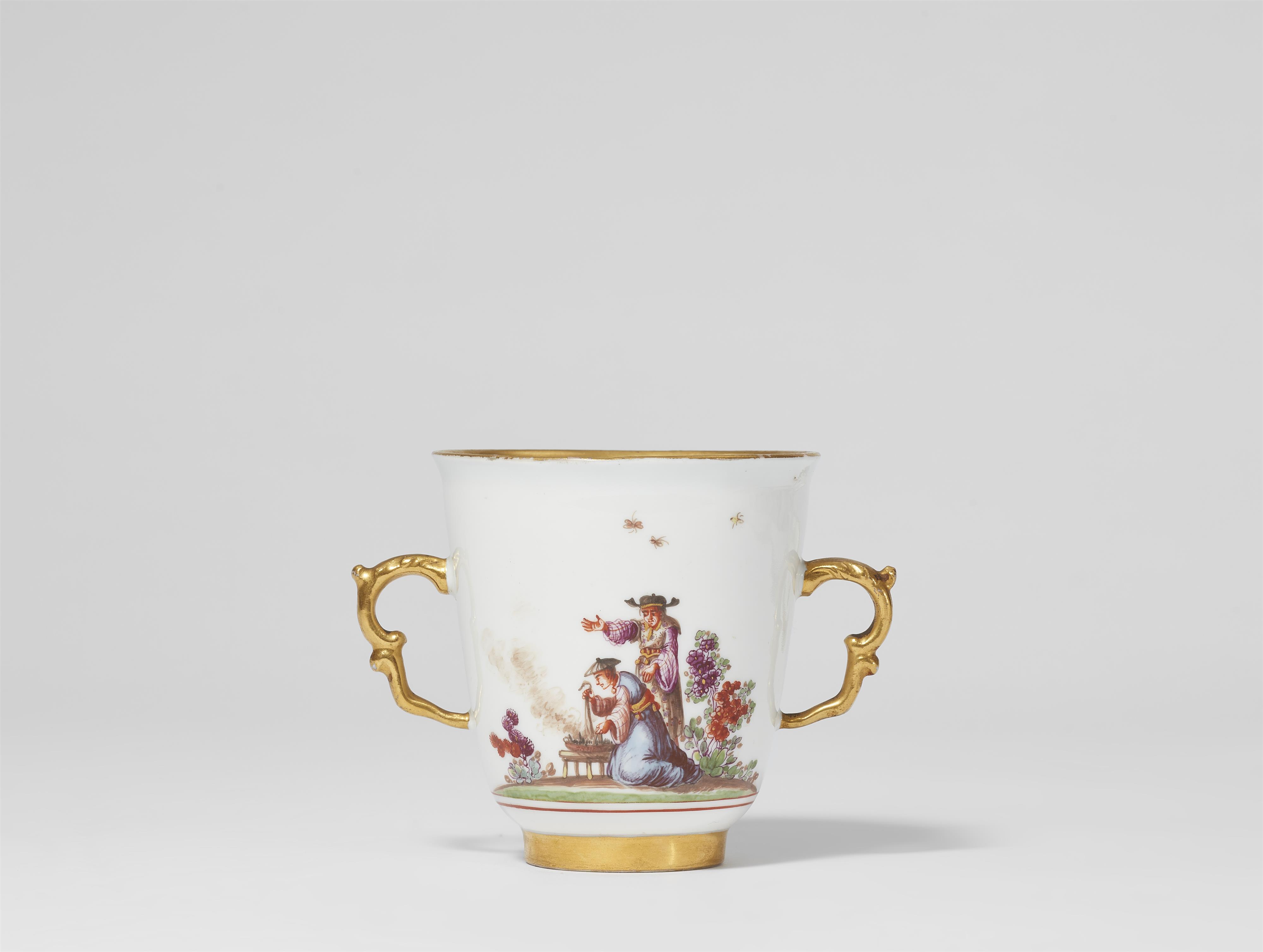 A Meissen porcelain tea bowl and saucer with Chinoiseries - image-3