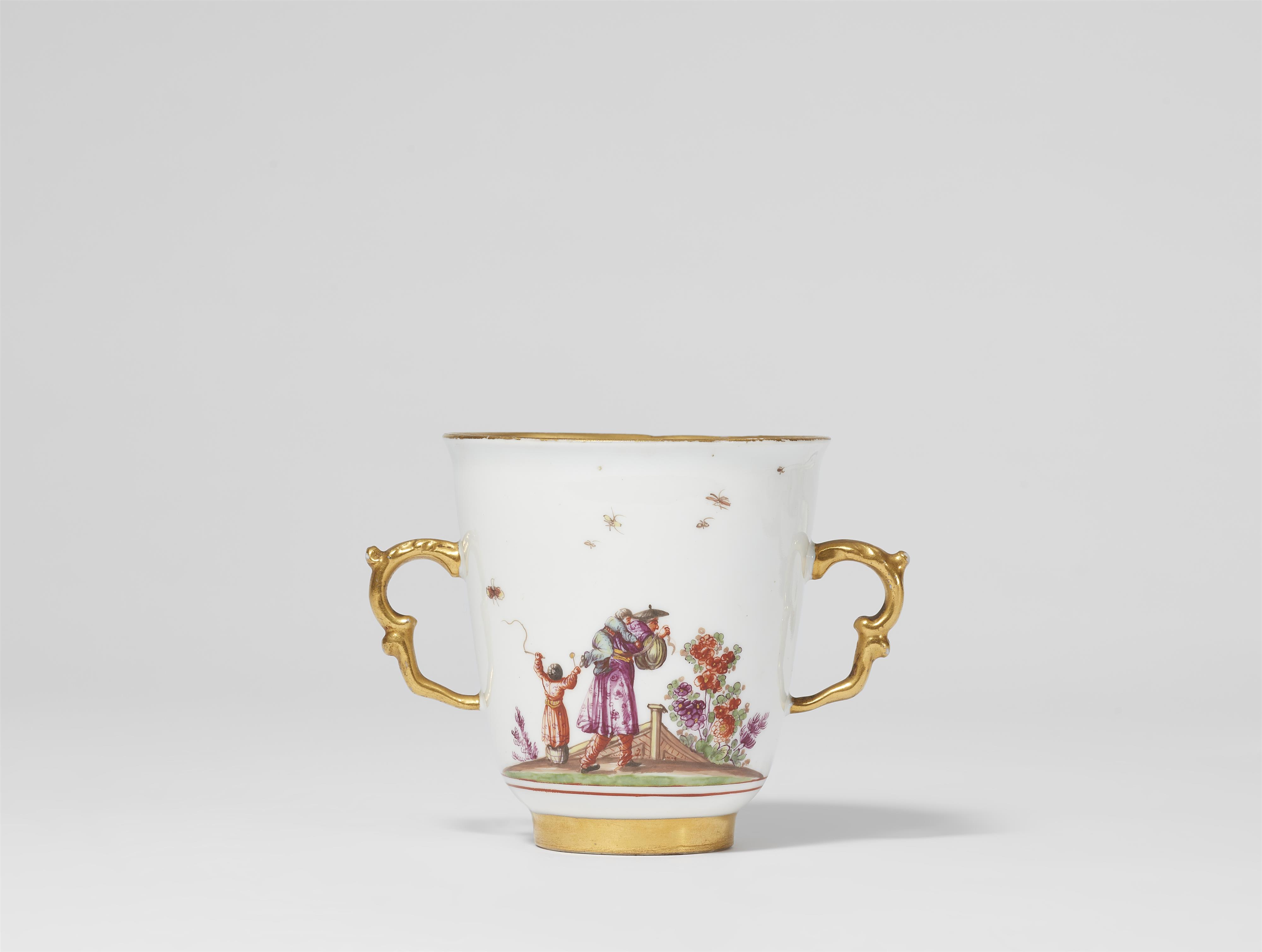 A Meissen porcelain tea bowl and saucer with Chinoiseries - image-4