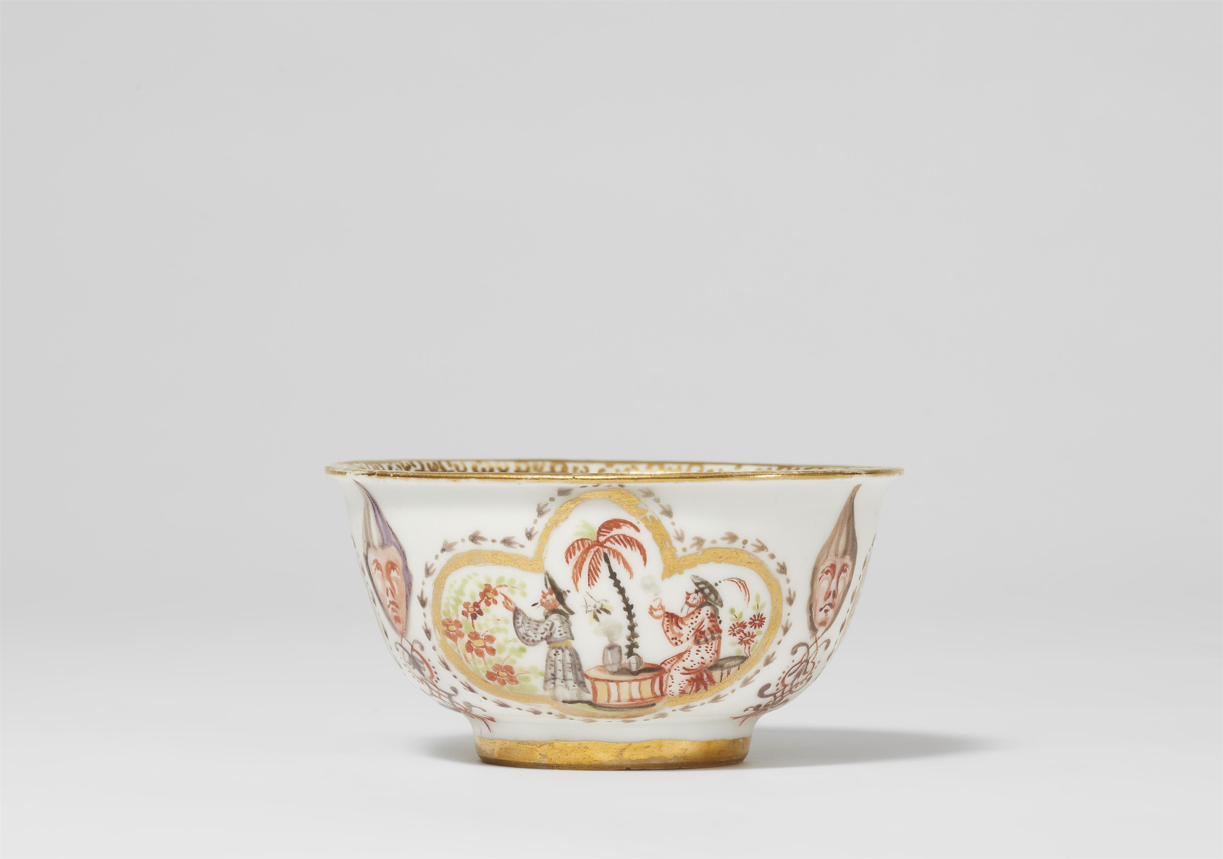 A Meissen porcelain tea bowl and saucer with Chinoiserie decor - image-4