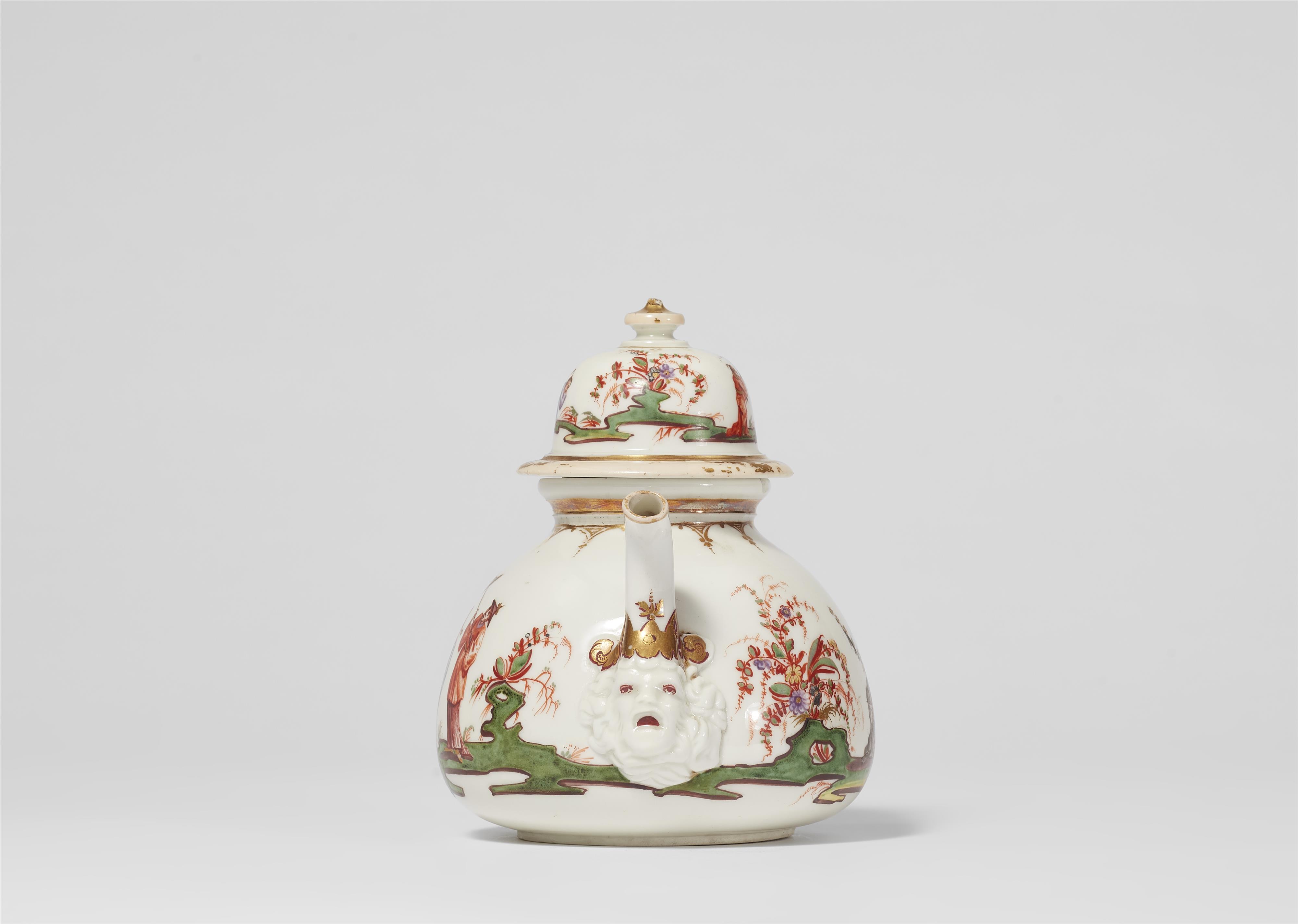 A Meissen porcelain teapot with Chinoiserie decor - image-2