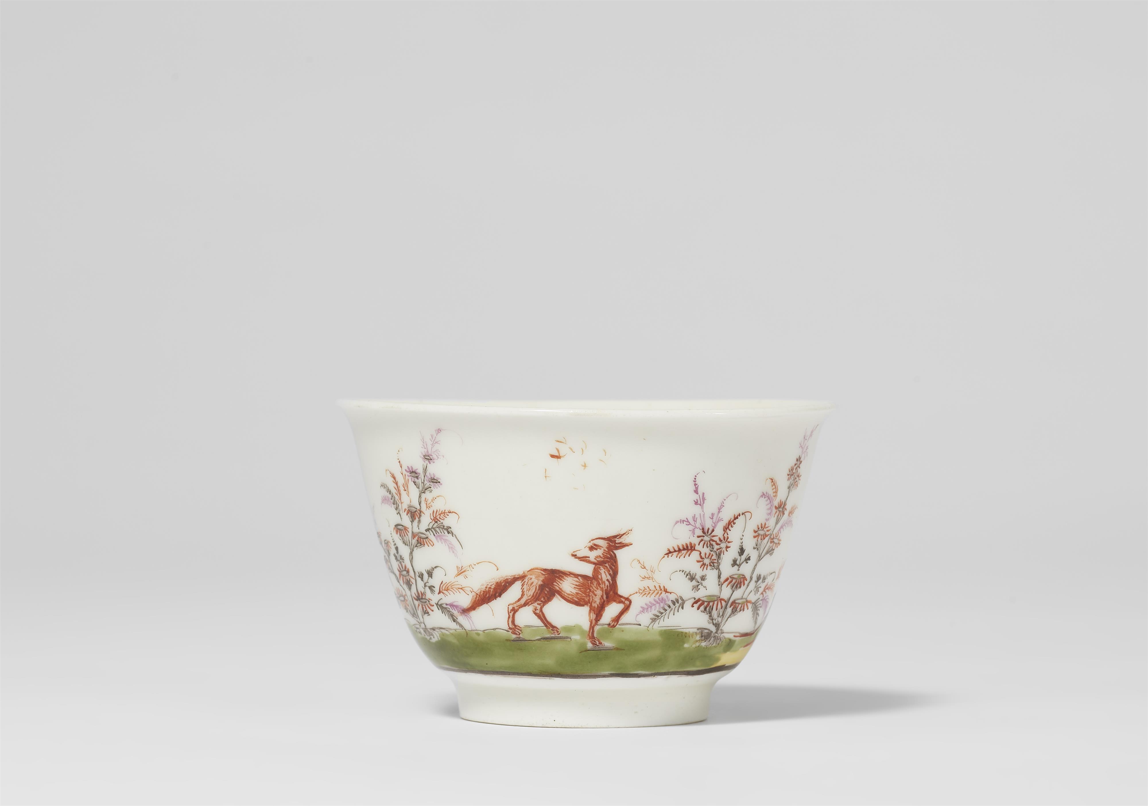 A Meissen porcelain tea bowl and saucer with Chinoiseries - image-4