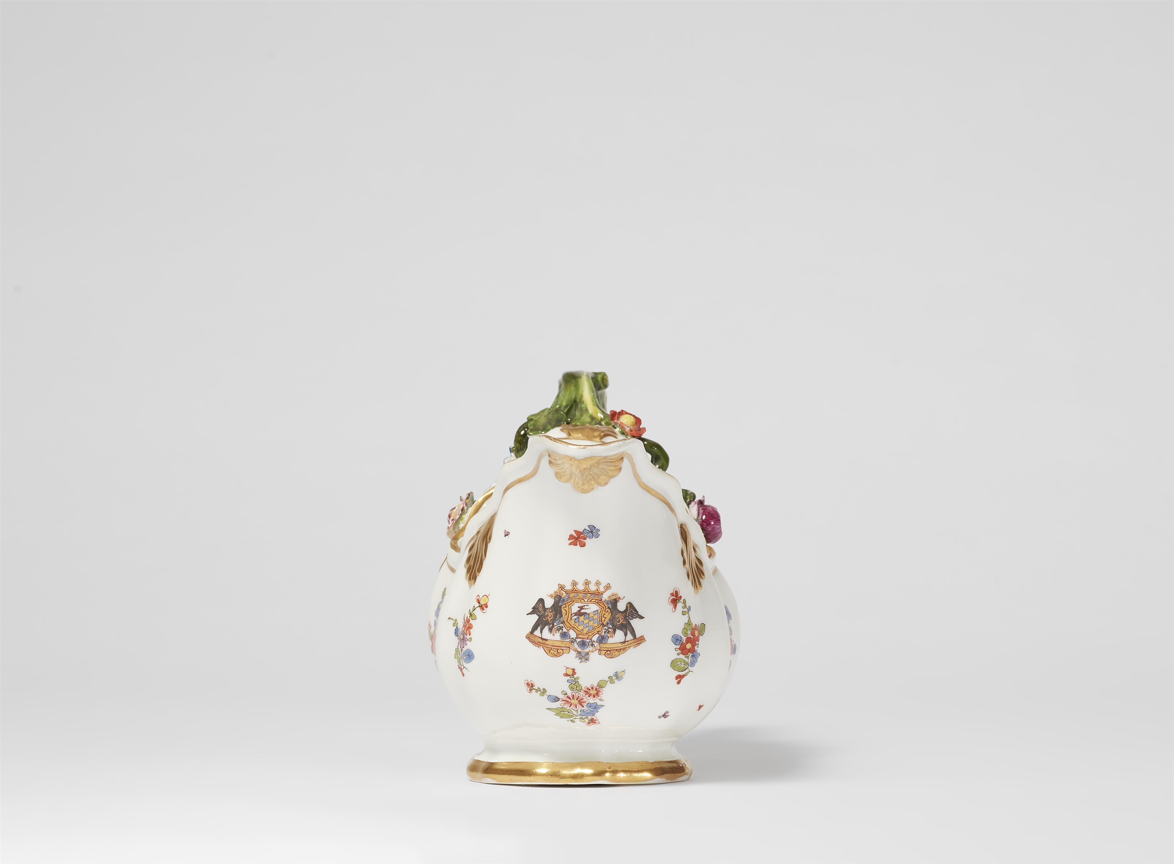 A Meissen porcelain sauce boat from the service for Count von Podewils - image-2